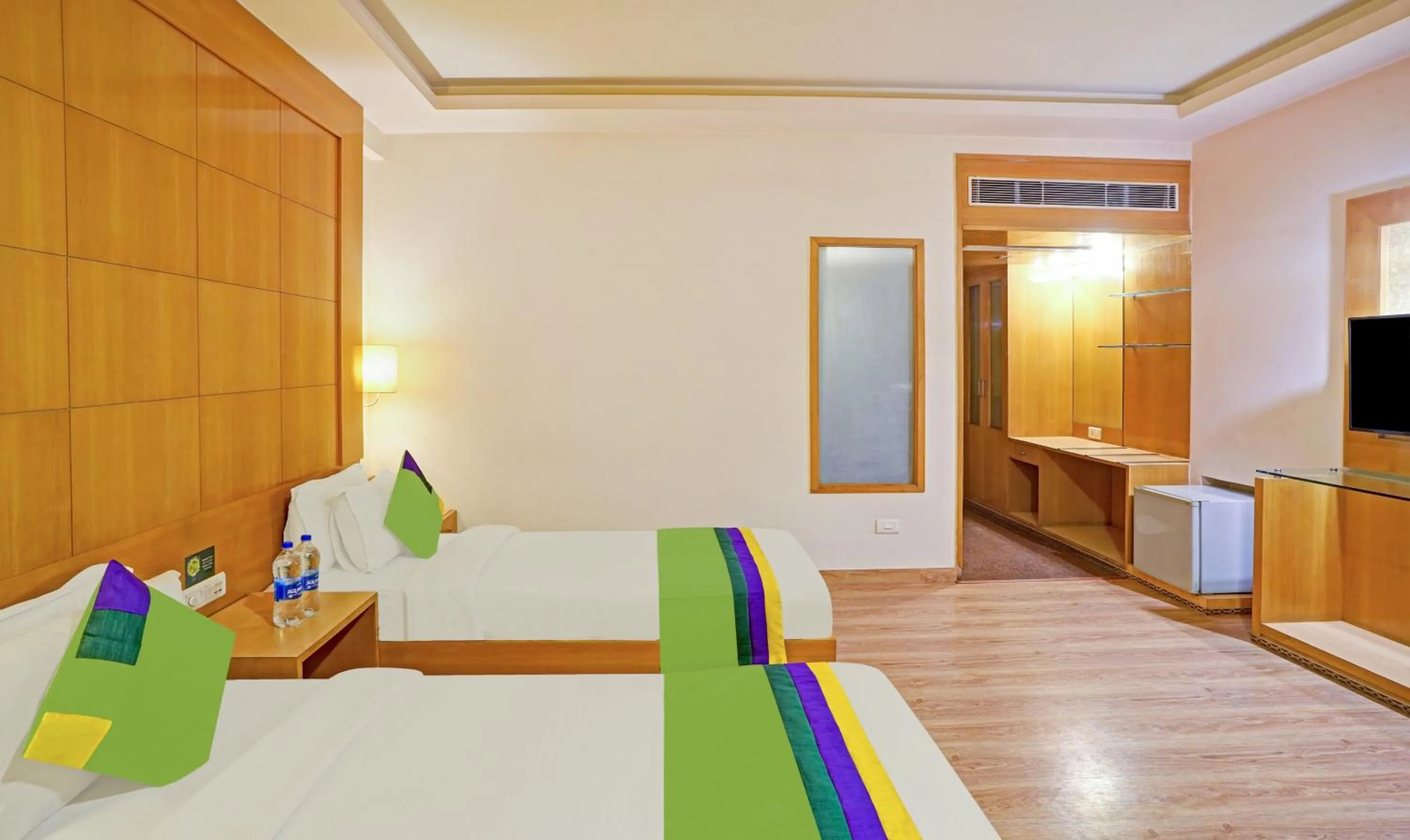 Bedroom, Bed in Treebo Royal Cm - City Center