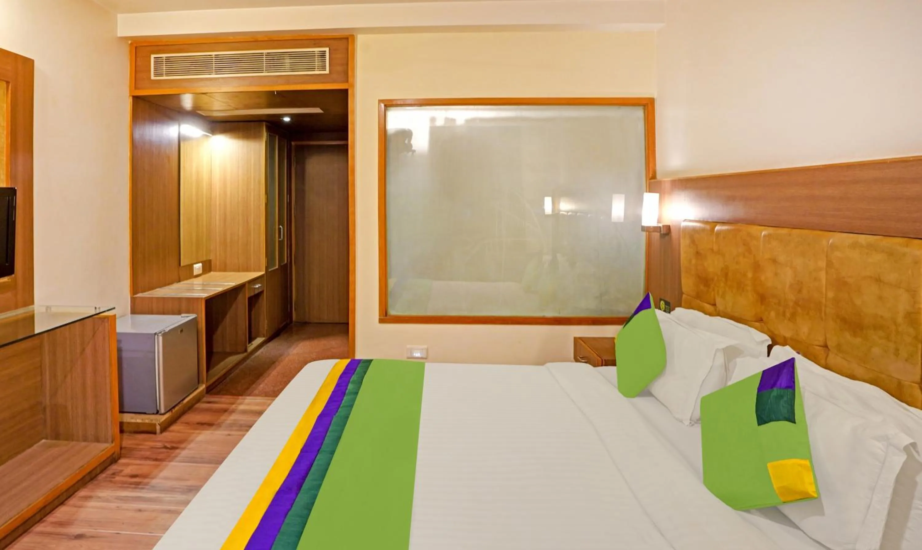 Bedroom, Bed in Treebo Royal Cm - City Center