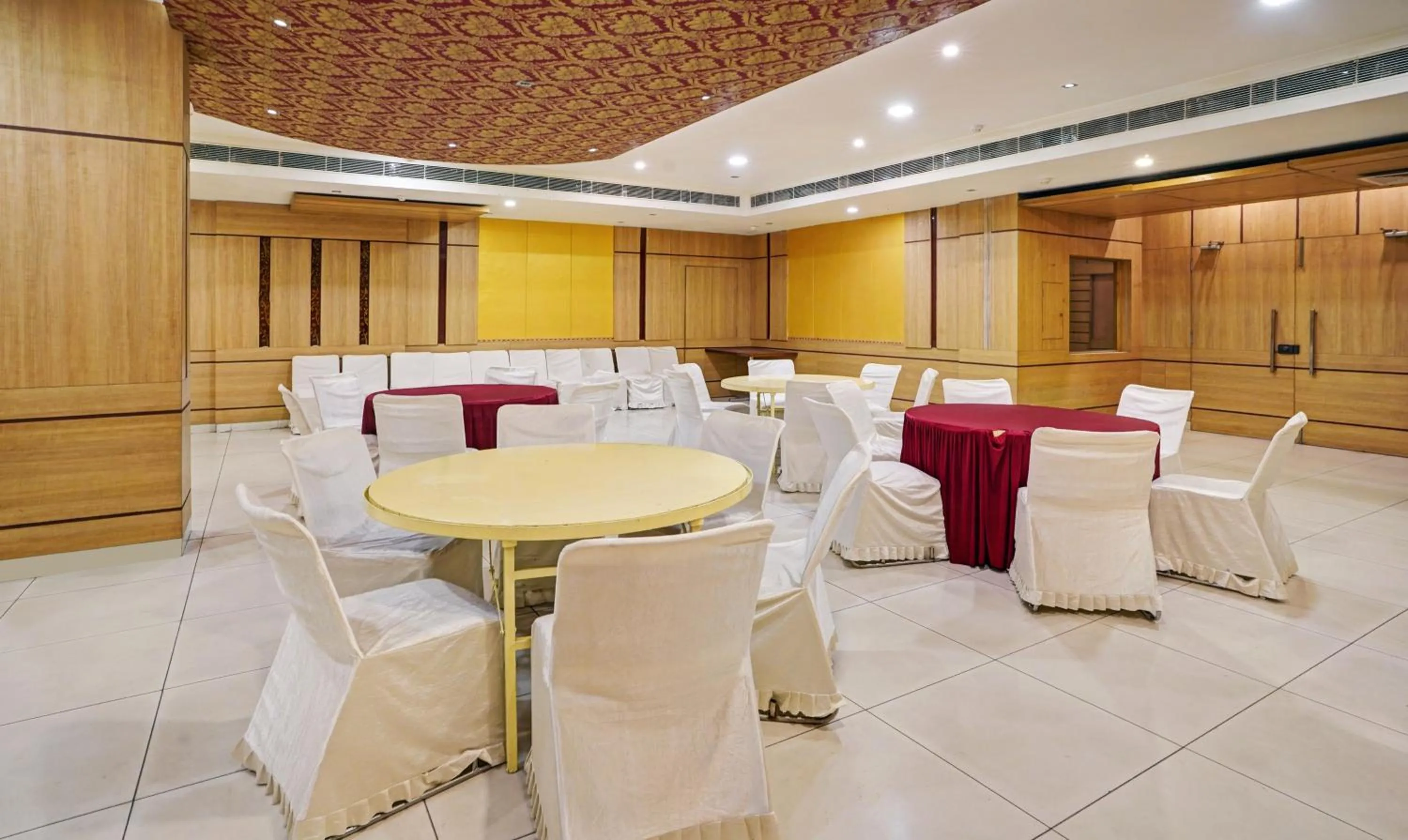 Banquet/Function facilities in Treebo Royal Cm - City Center