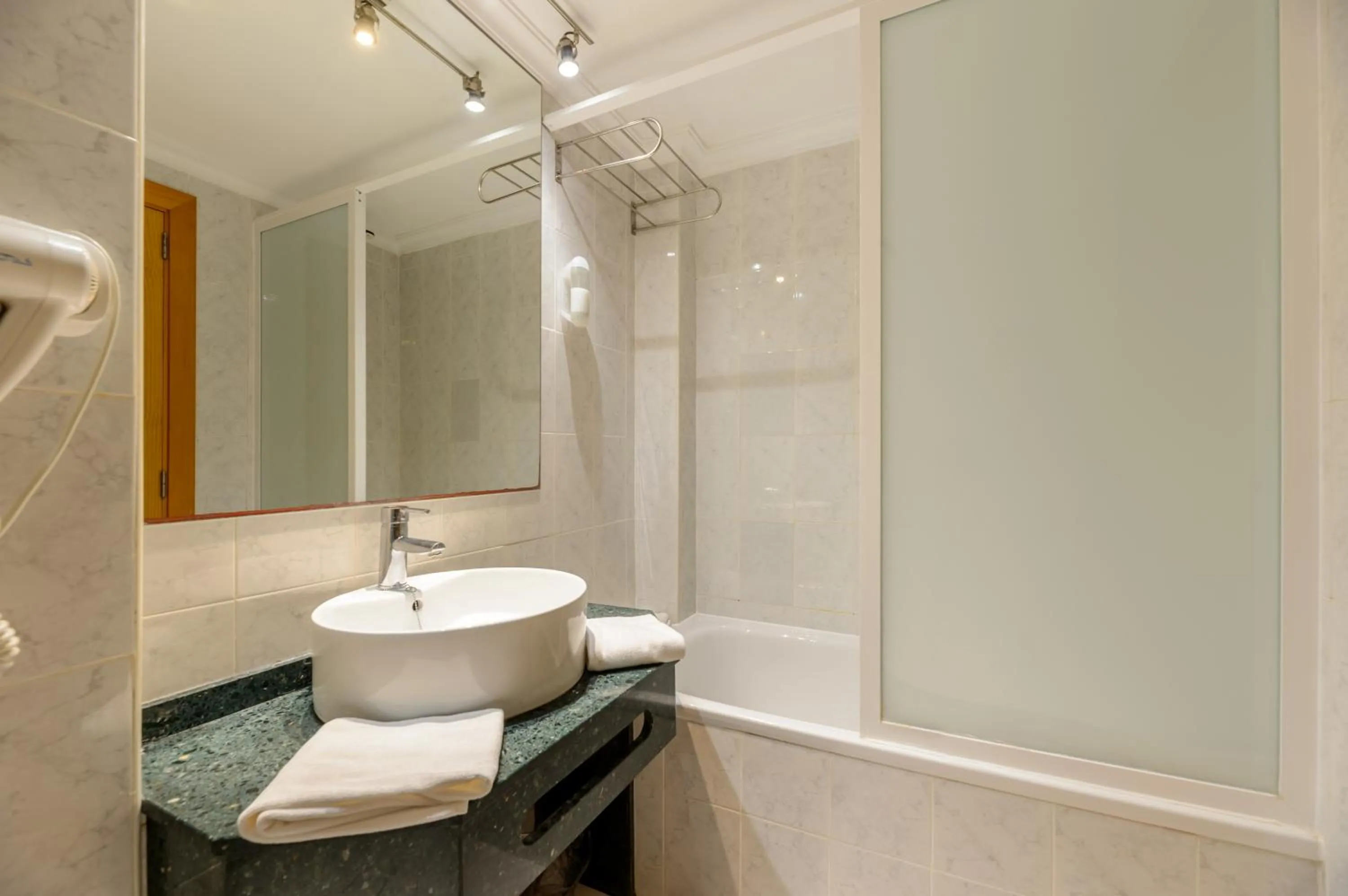 Bathroom in Apartamentos Vibra Tropical Garden