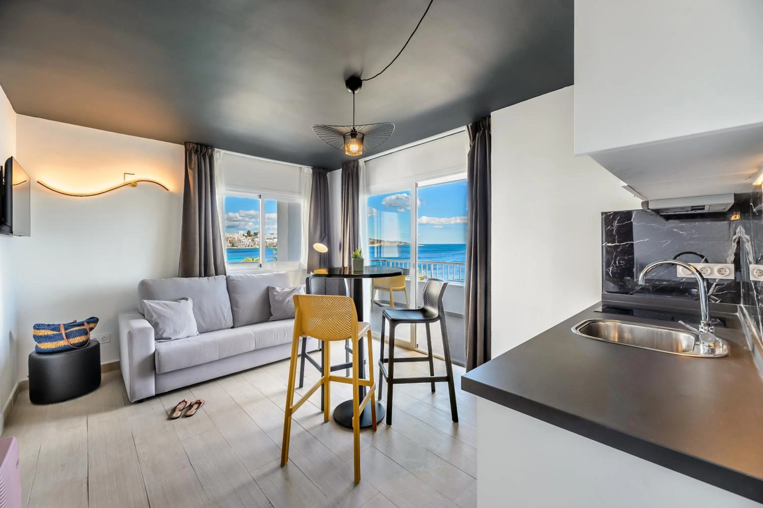 Kitchen or kitchenette in Apartamentos Vibra Jabeque Dreams