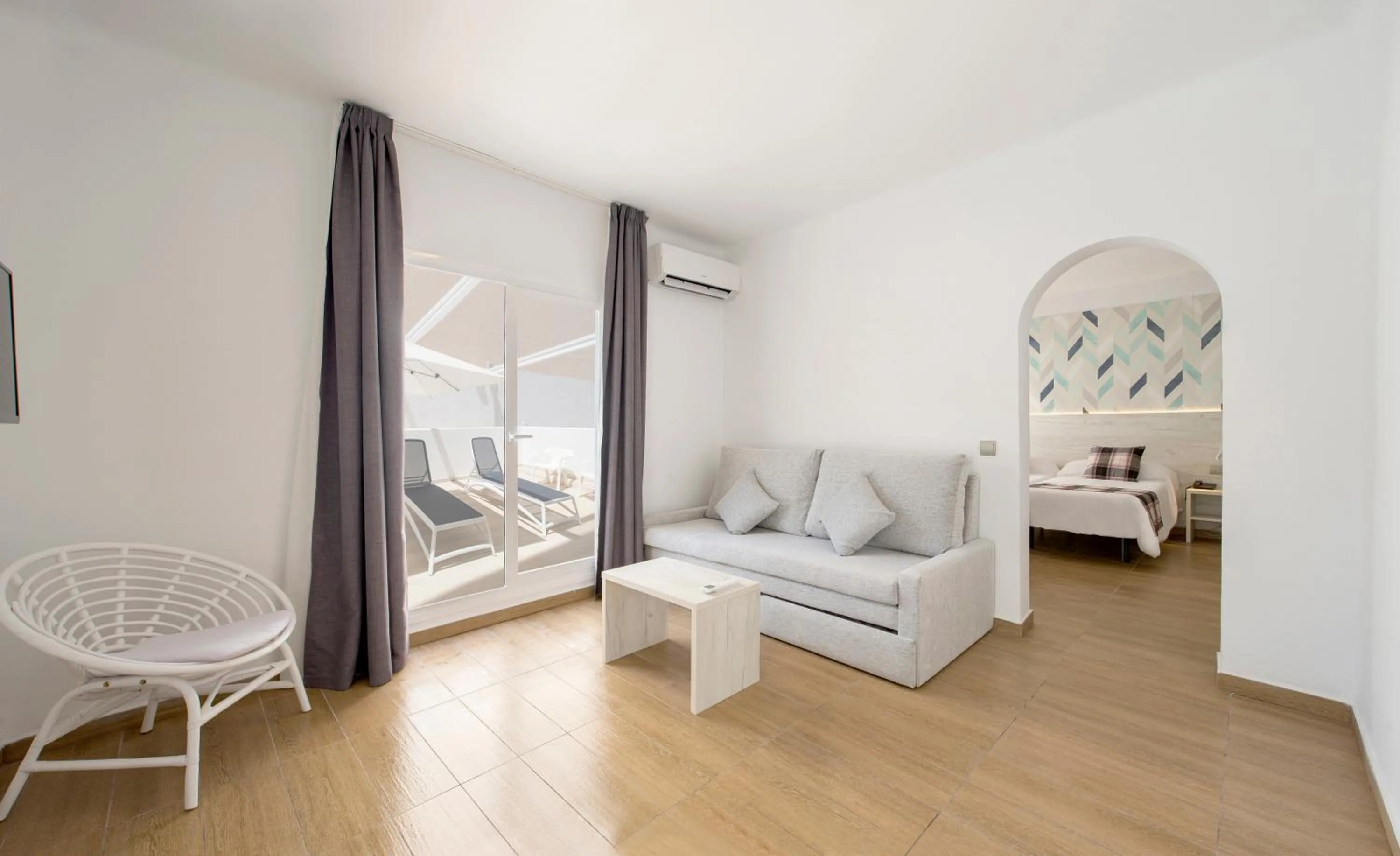 Living room, Bed in Hotel Vibra Lei Ibiza - Adults only