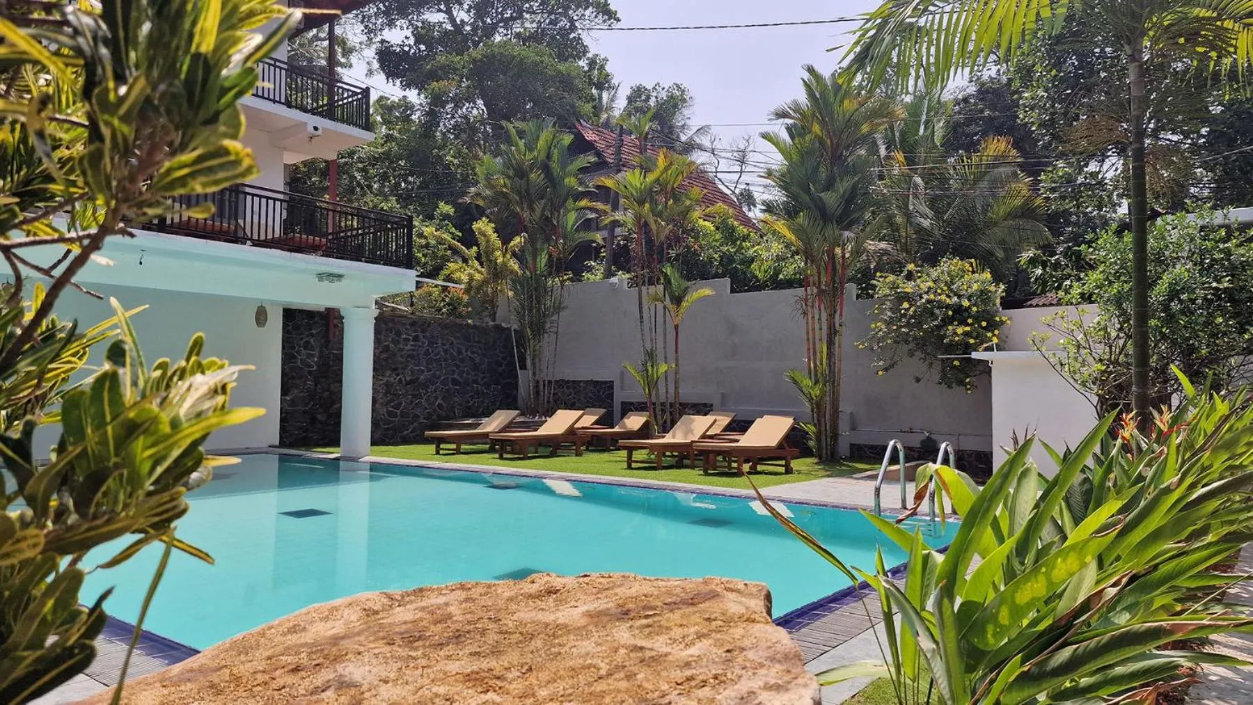Swimming pool in Chill Hill Hikkaduwa
