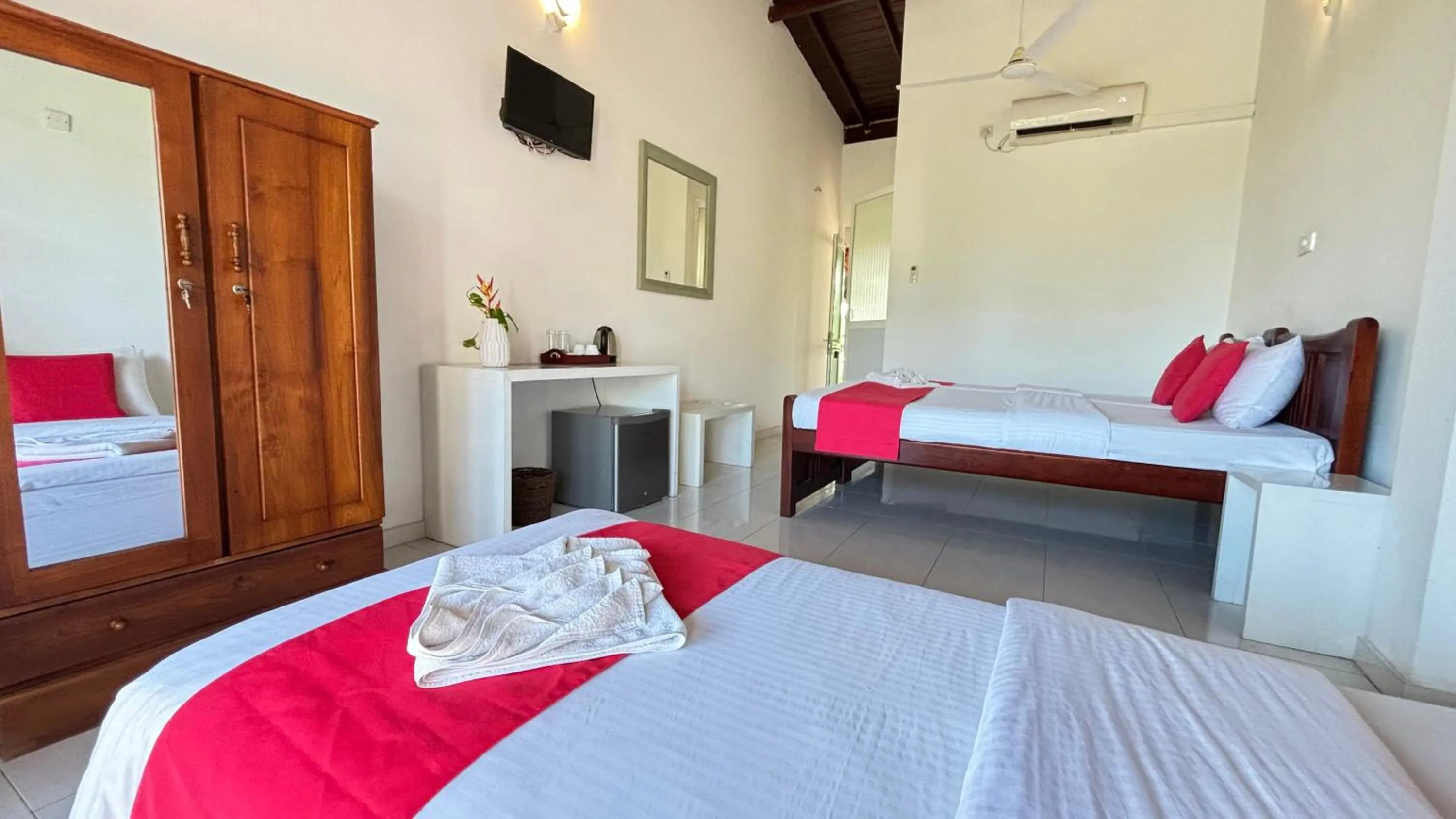 Bed in Chill Hill Hikkaduwa