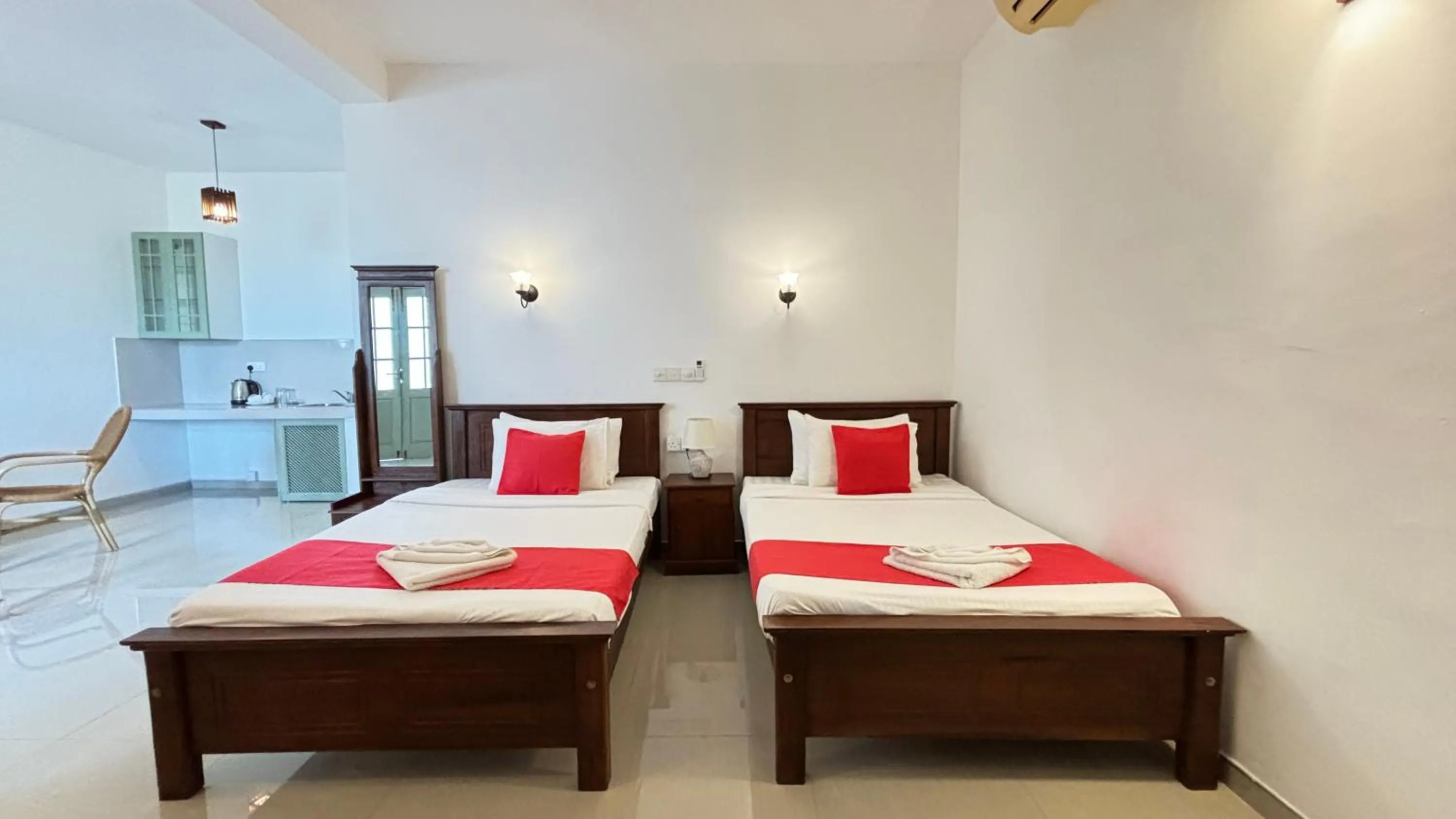 Bed in Chill Hill Hikkaduwa