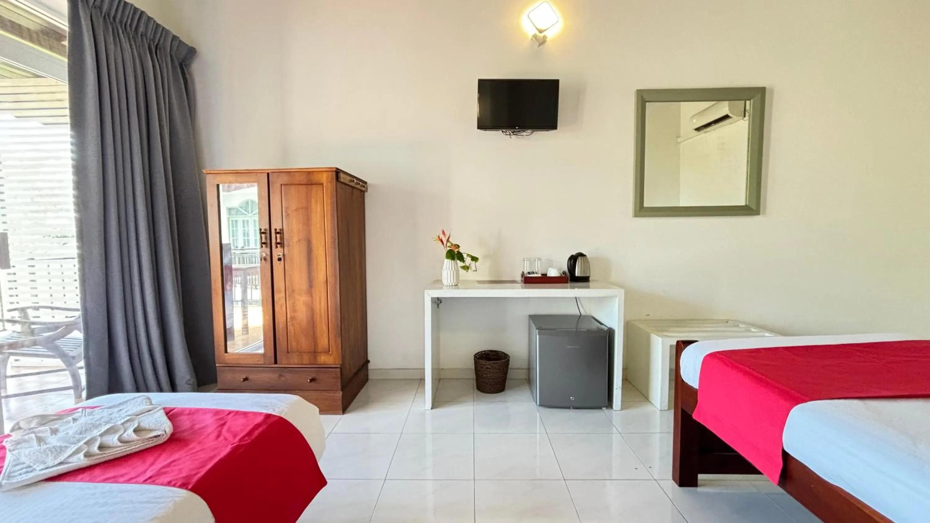 Bed in Chill Hill Hikkaduwa