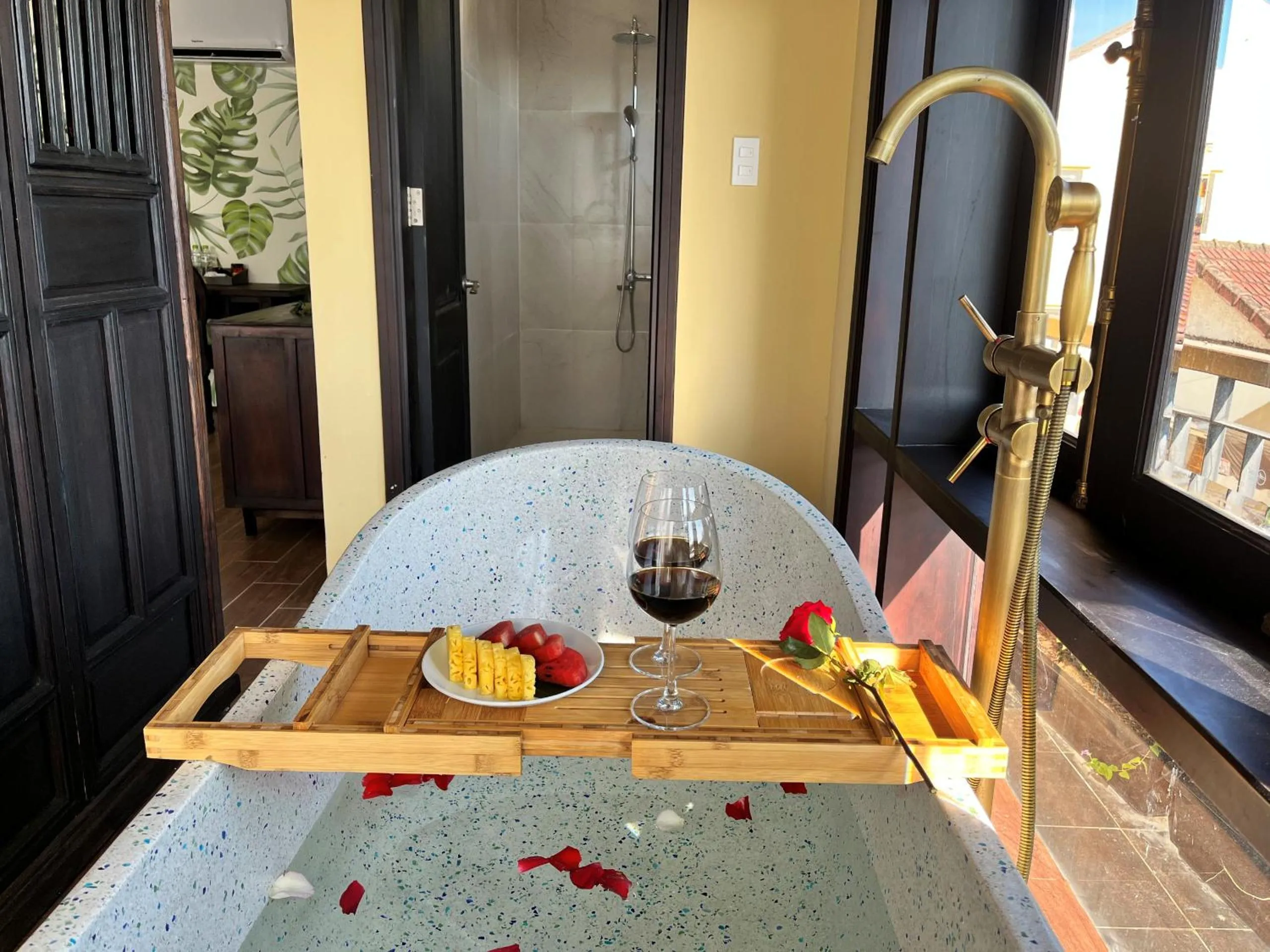 Bath in Hoianan Boutique Hotel