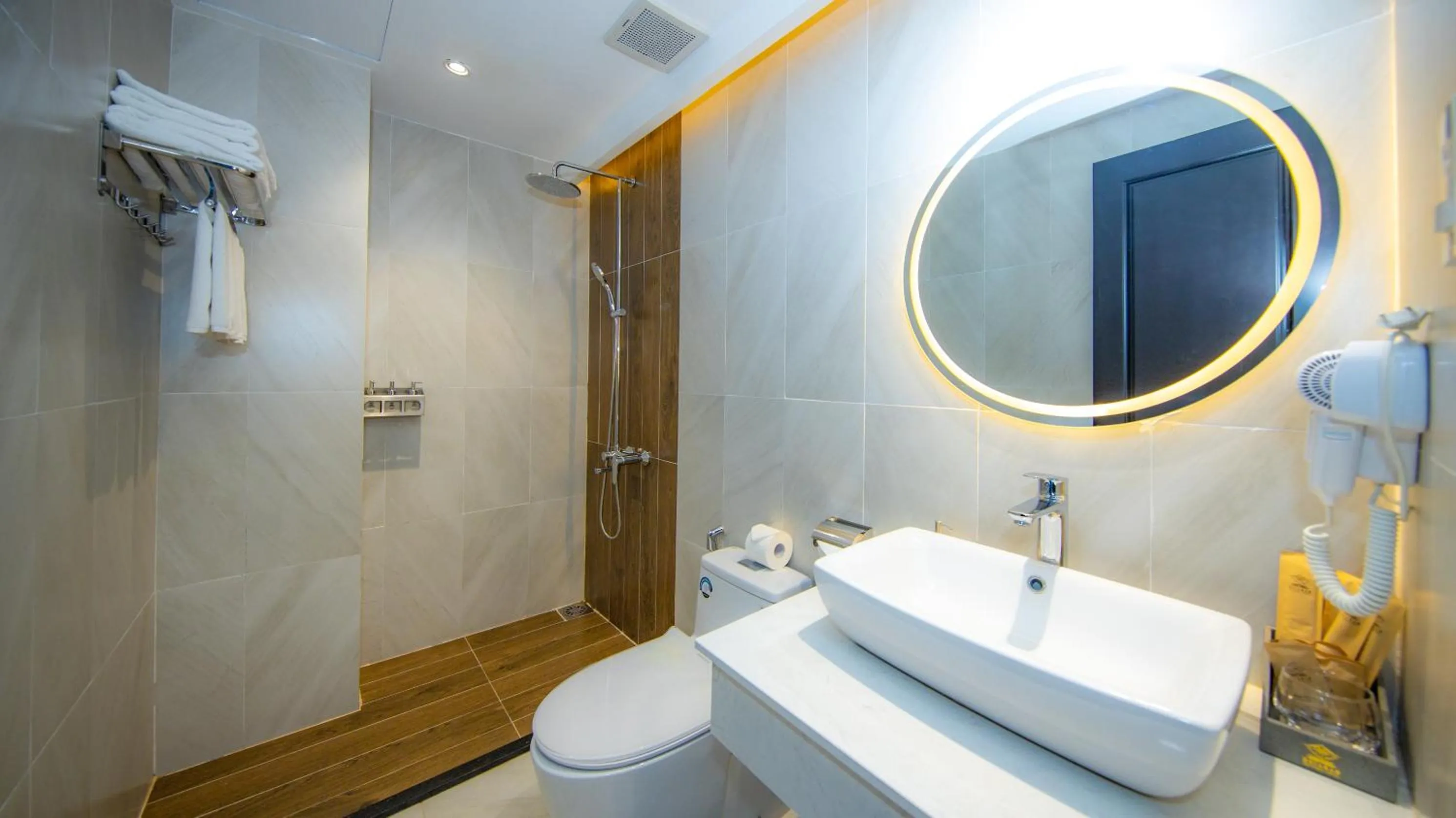 Shower in Hoianan Boutique Hotel