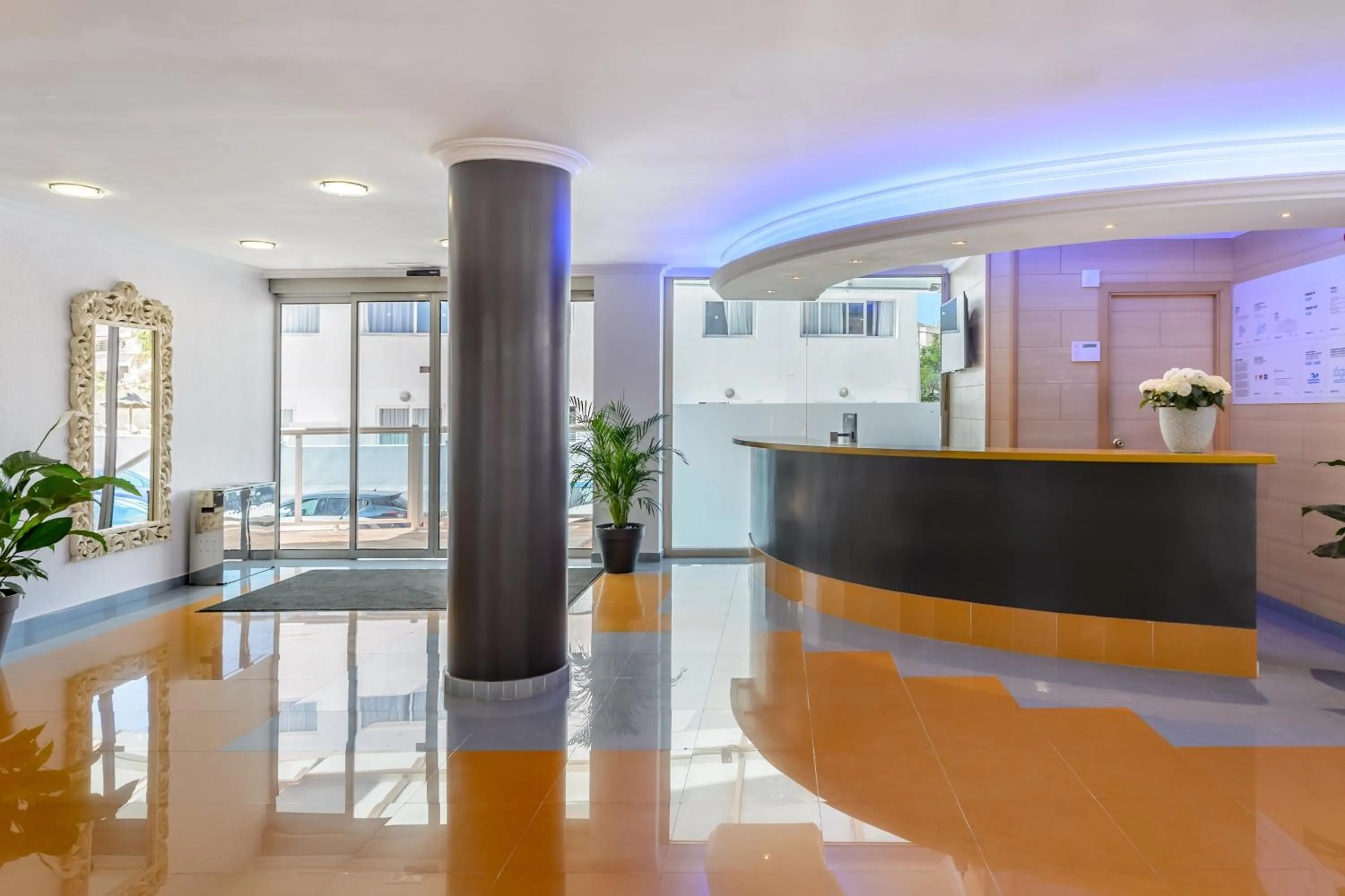 Lobby or reception in Aparthotel Vibra Sanan - Adults only