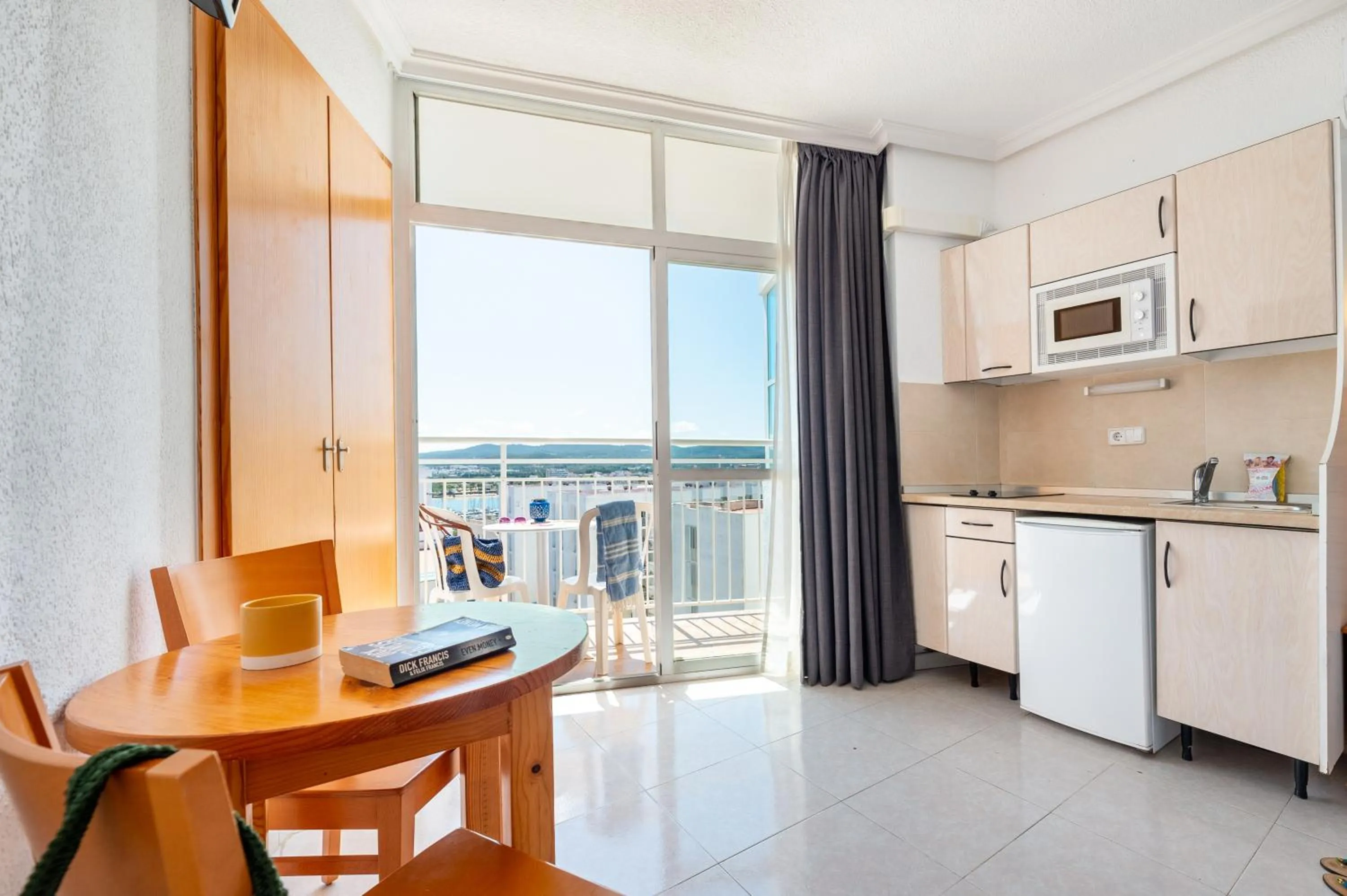 Kitchen or kitchenette in Aparthotel Vibra Sanan - Adults only