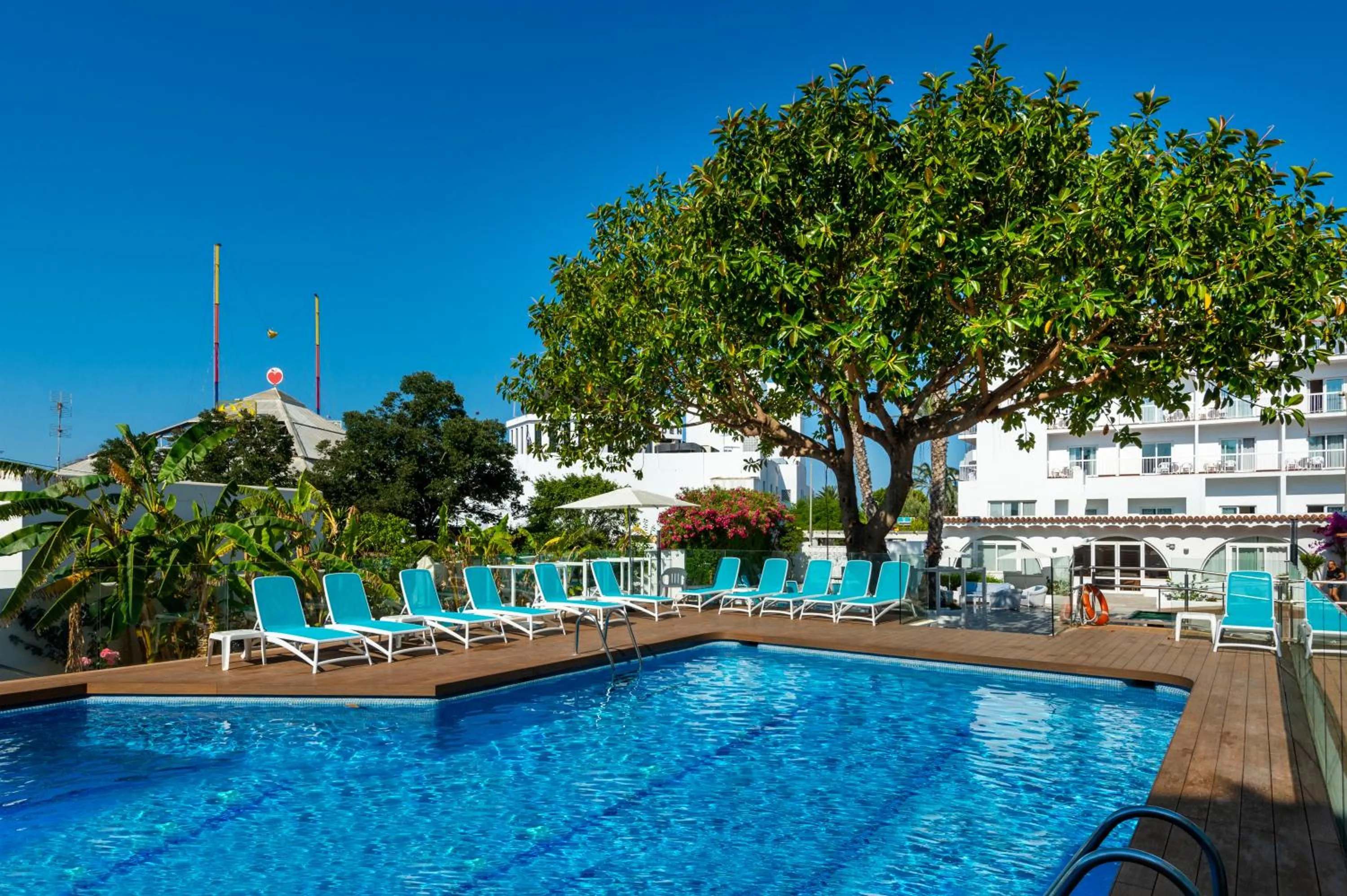 Swimming pool in Hotel Vibra Marco Polo II - Adults only