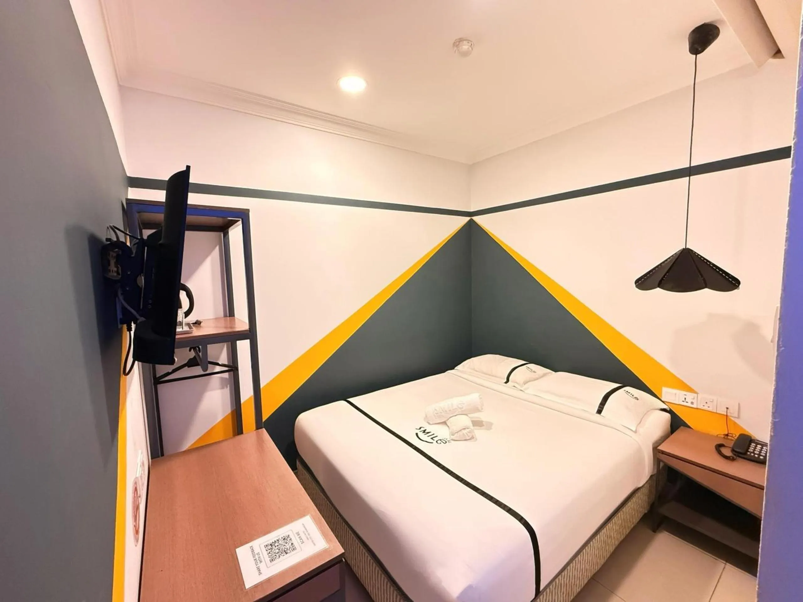 Bedroom, Bed in Smile Hotel Serdang South City
