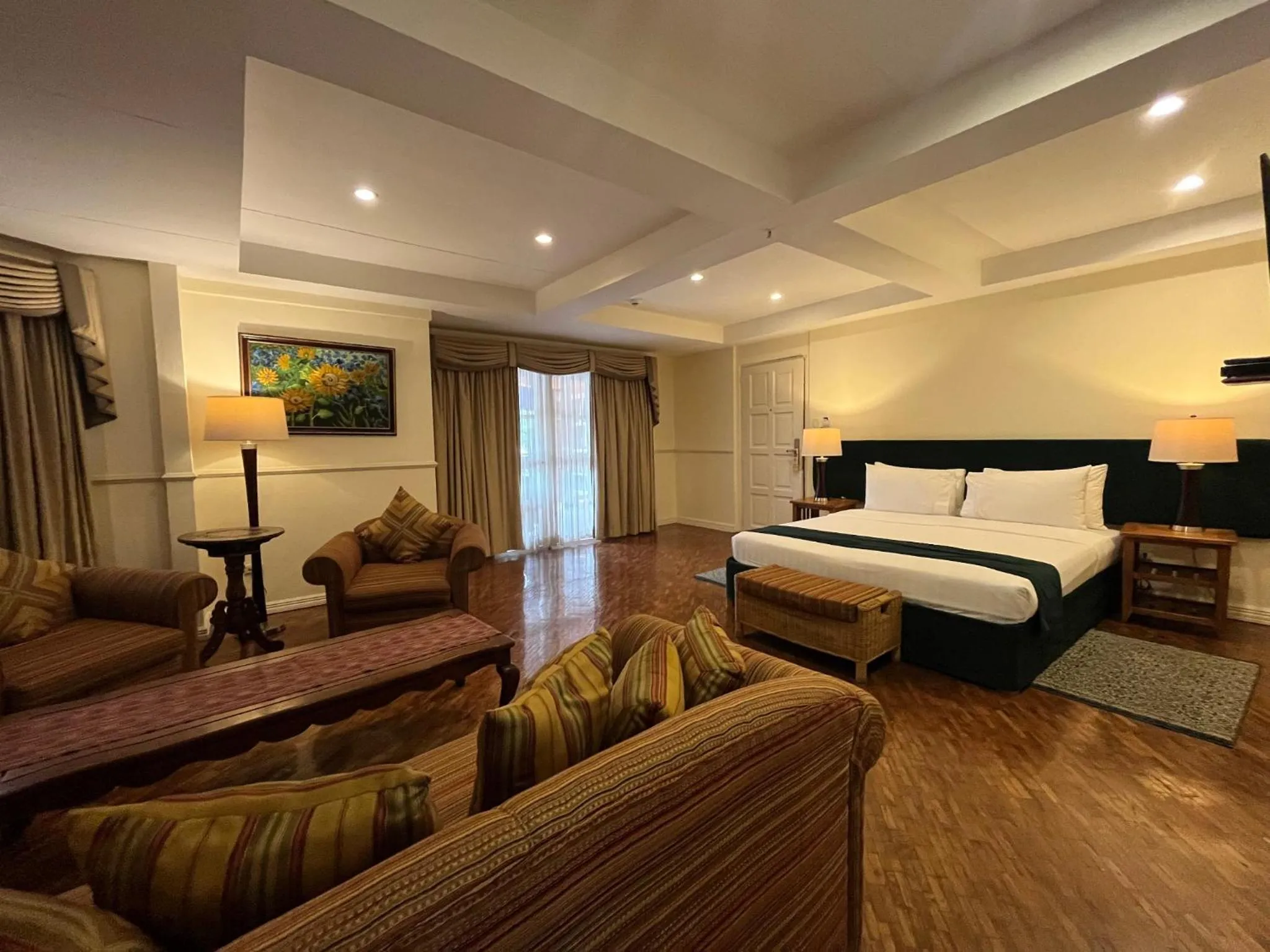 Photo of the whole room, Bed in Coco Grande Hotel