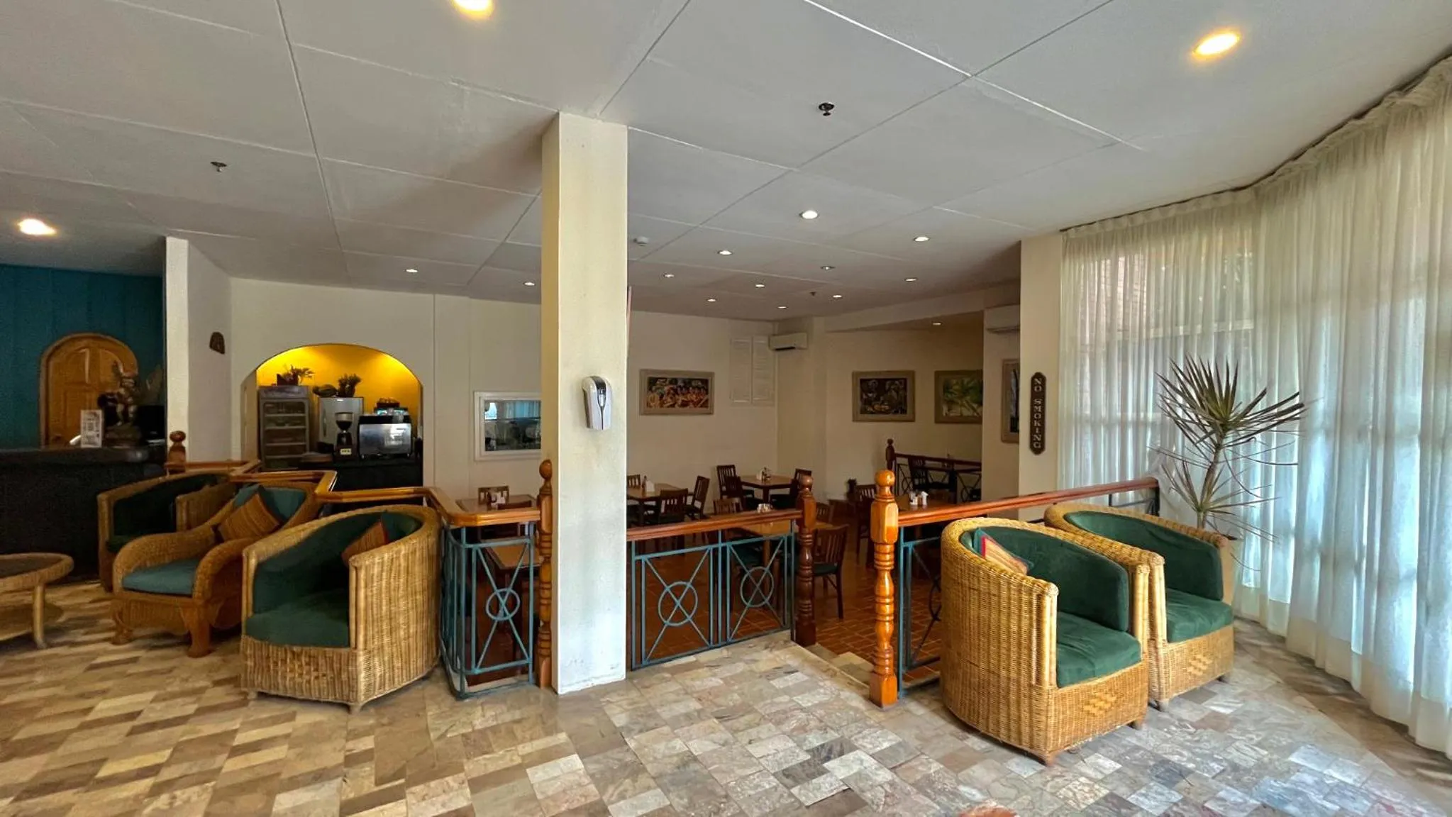 Restaurant/places to eat in Coco Grande Hotel