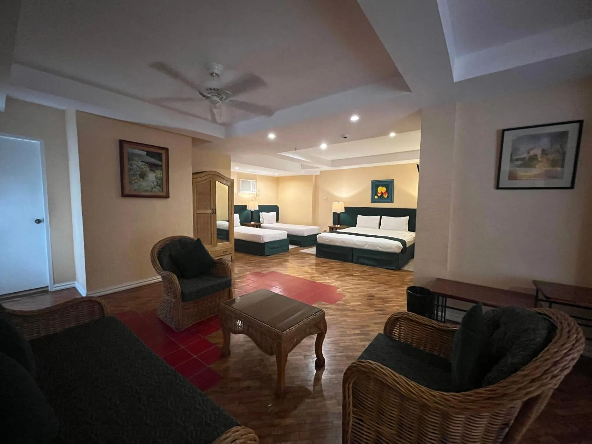 Photo of the whole room, Bed in Coco Grande Hotel