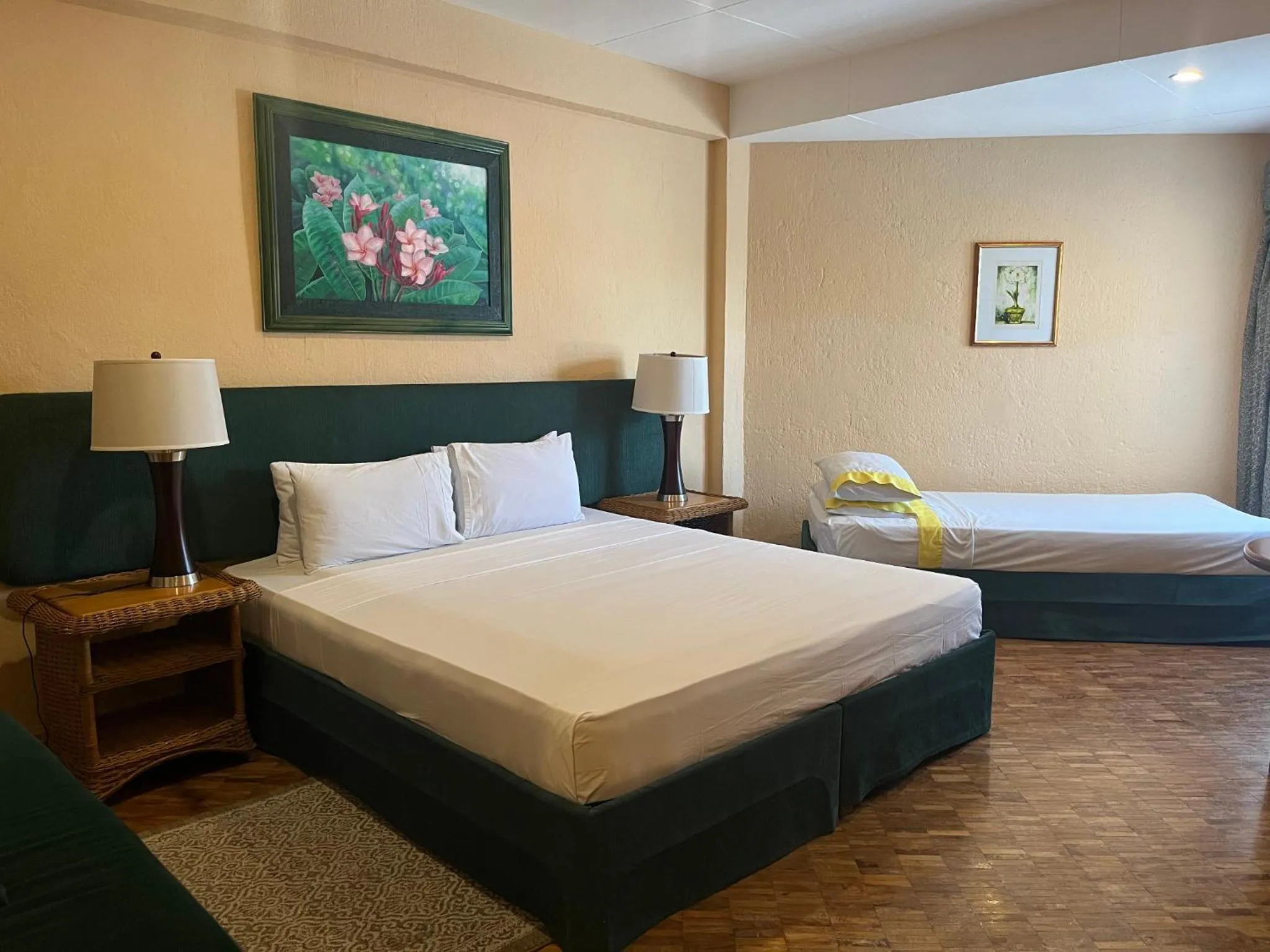 Photo of the whole room, Bed in Coco Grande Hotel