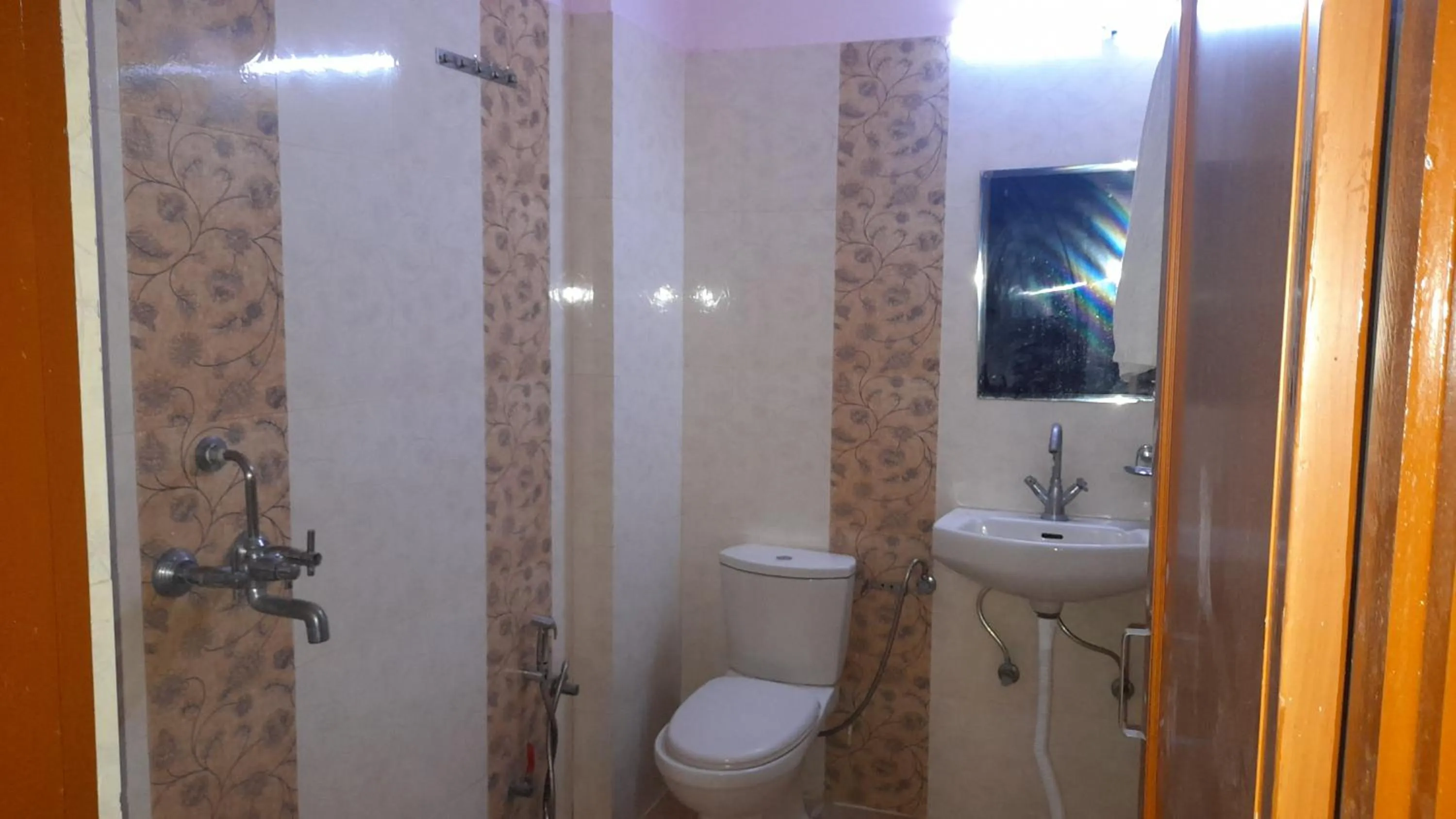 Shower in Hotel Braj Haveli