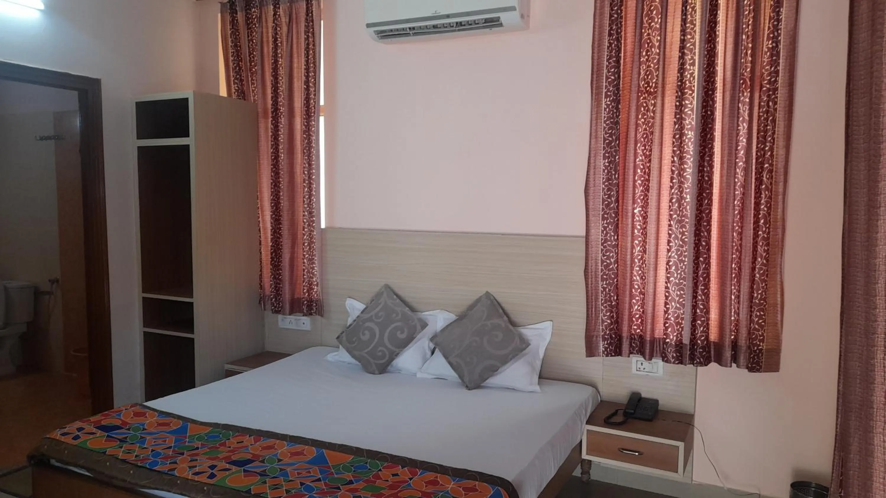 Bed in Hotel Braj Haveli