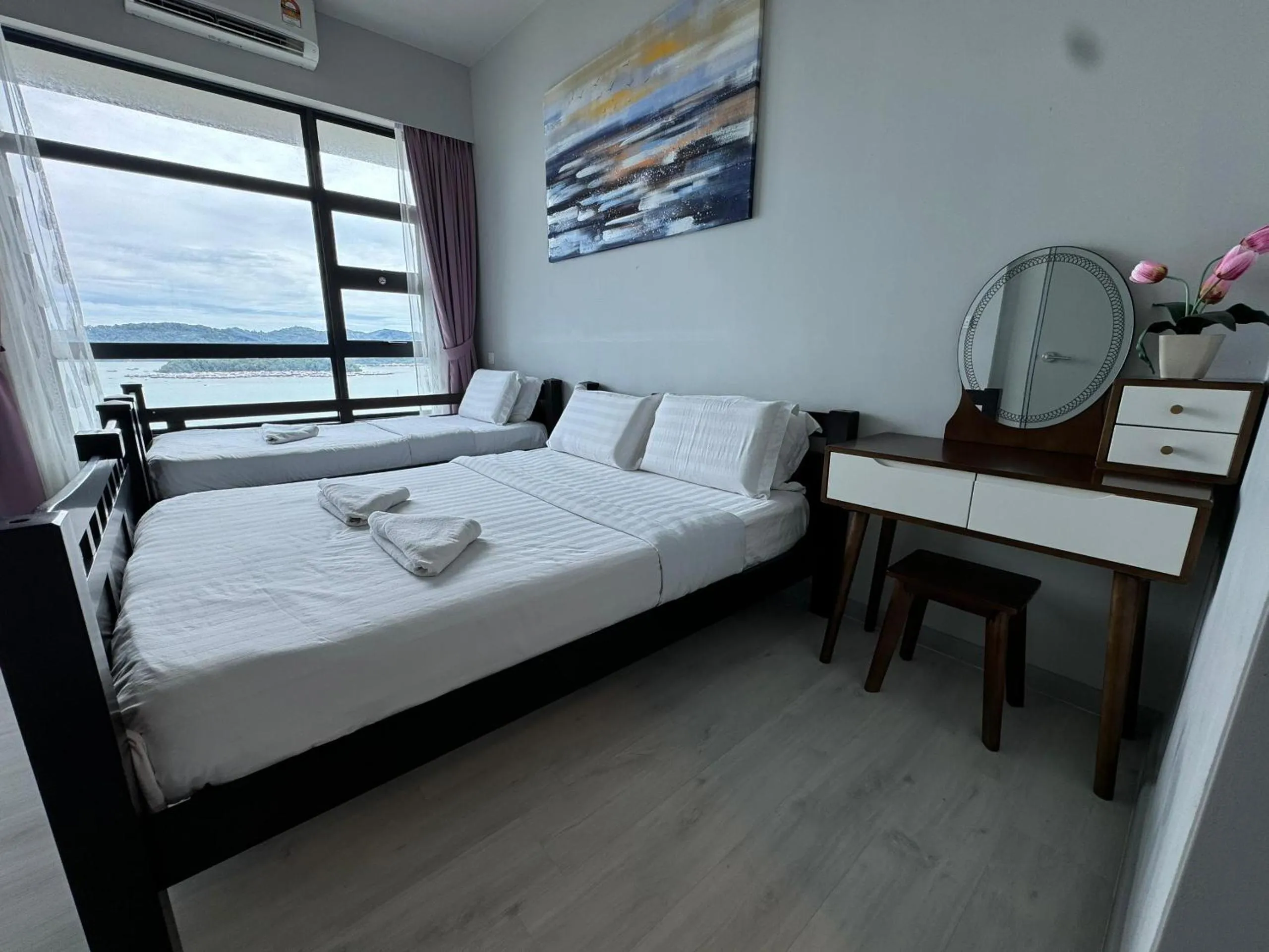 Bed in TF Sunset Ocean View Homestay - Jesselton Quay