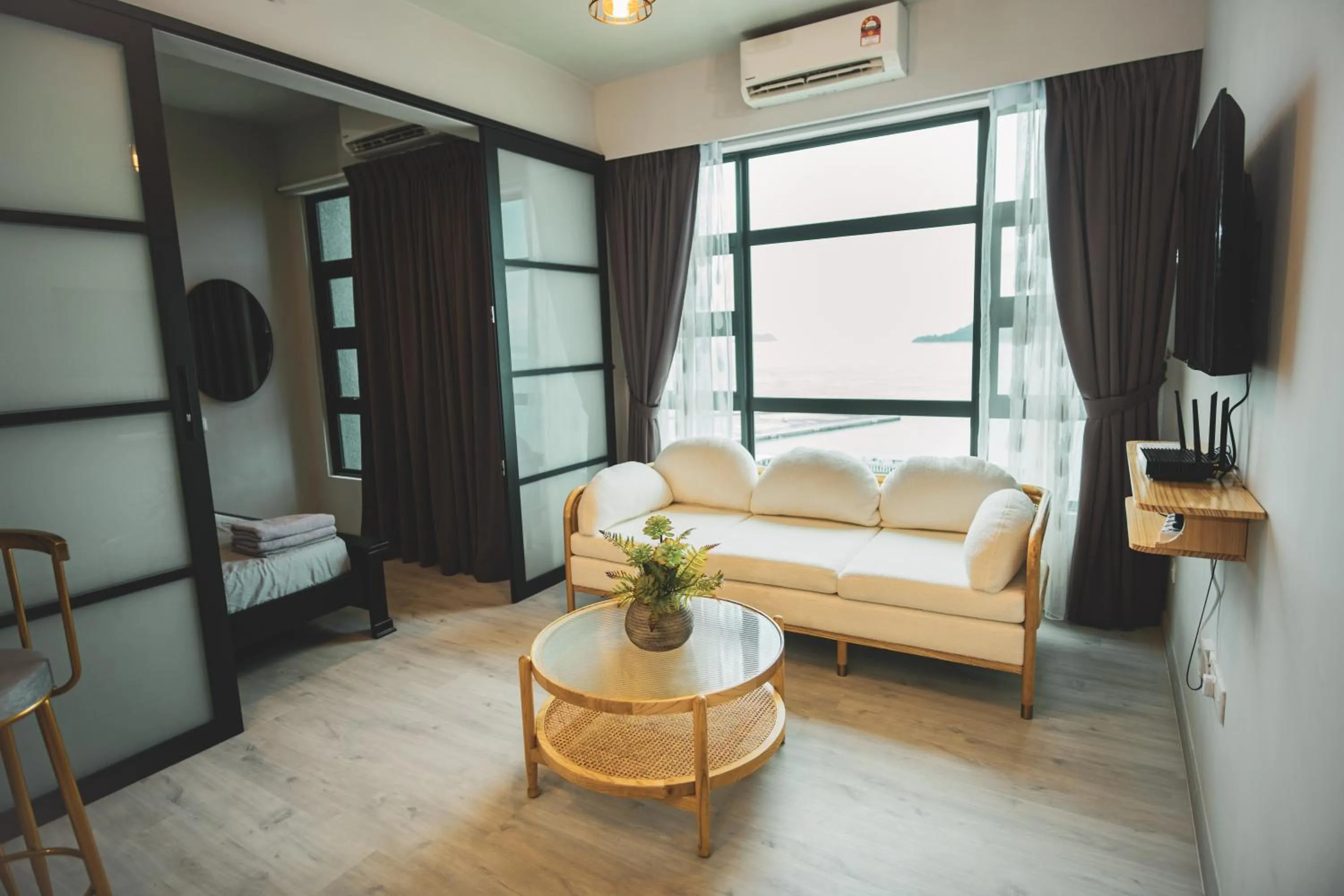 TV and multimedia, Bed in TF Sunset Ocean View Homestay - Jesselton Quay