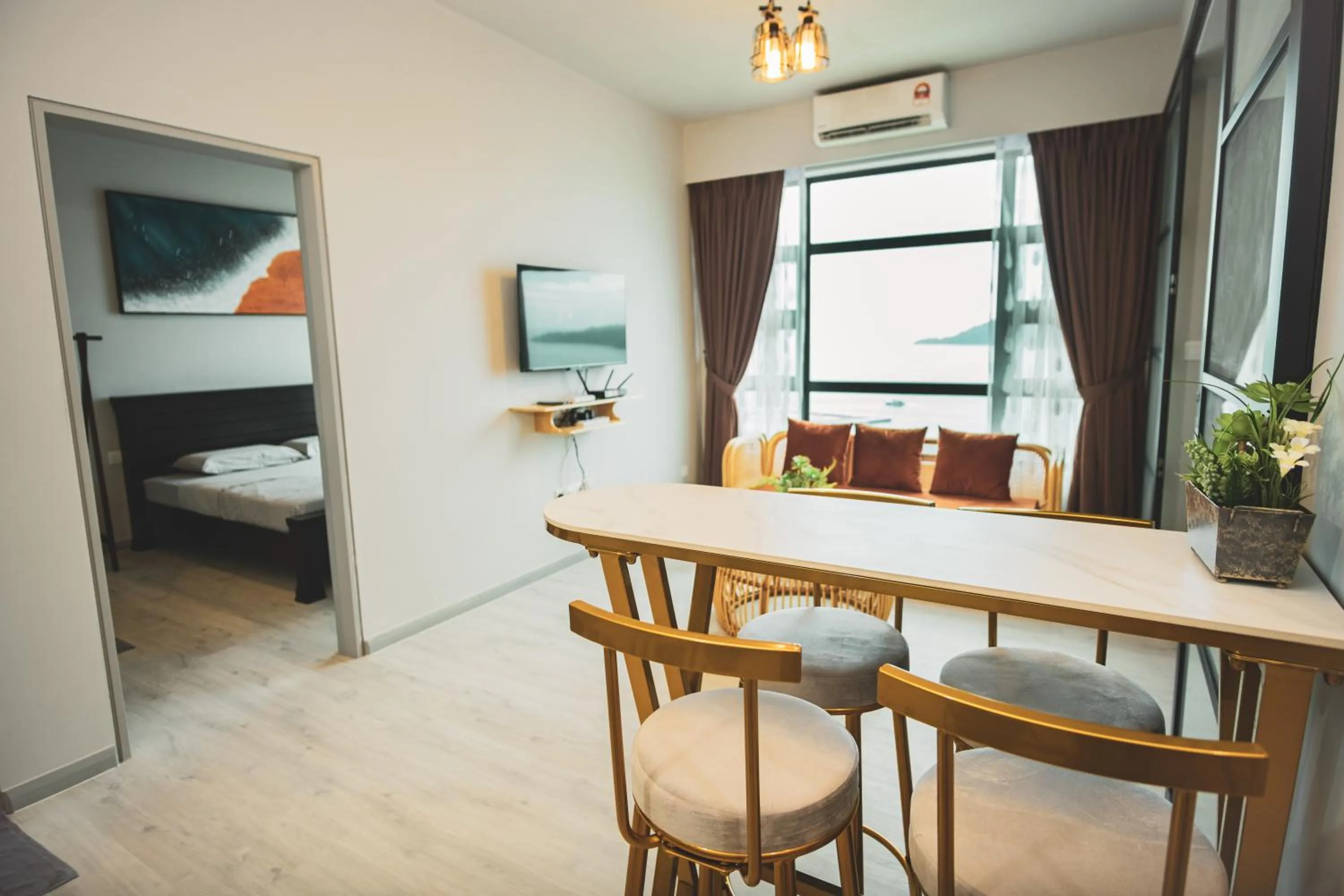 Bed in TF Sunset Ocean View Homestay - Jesselton Quay