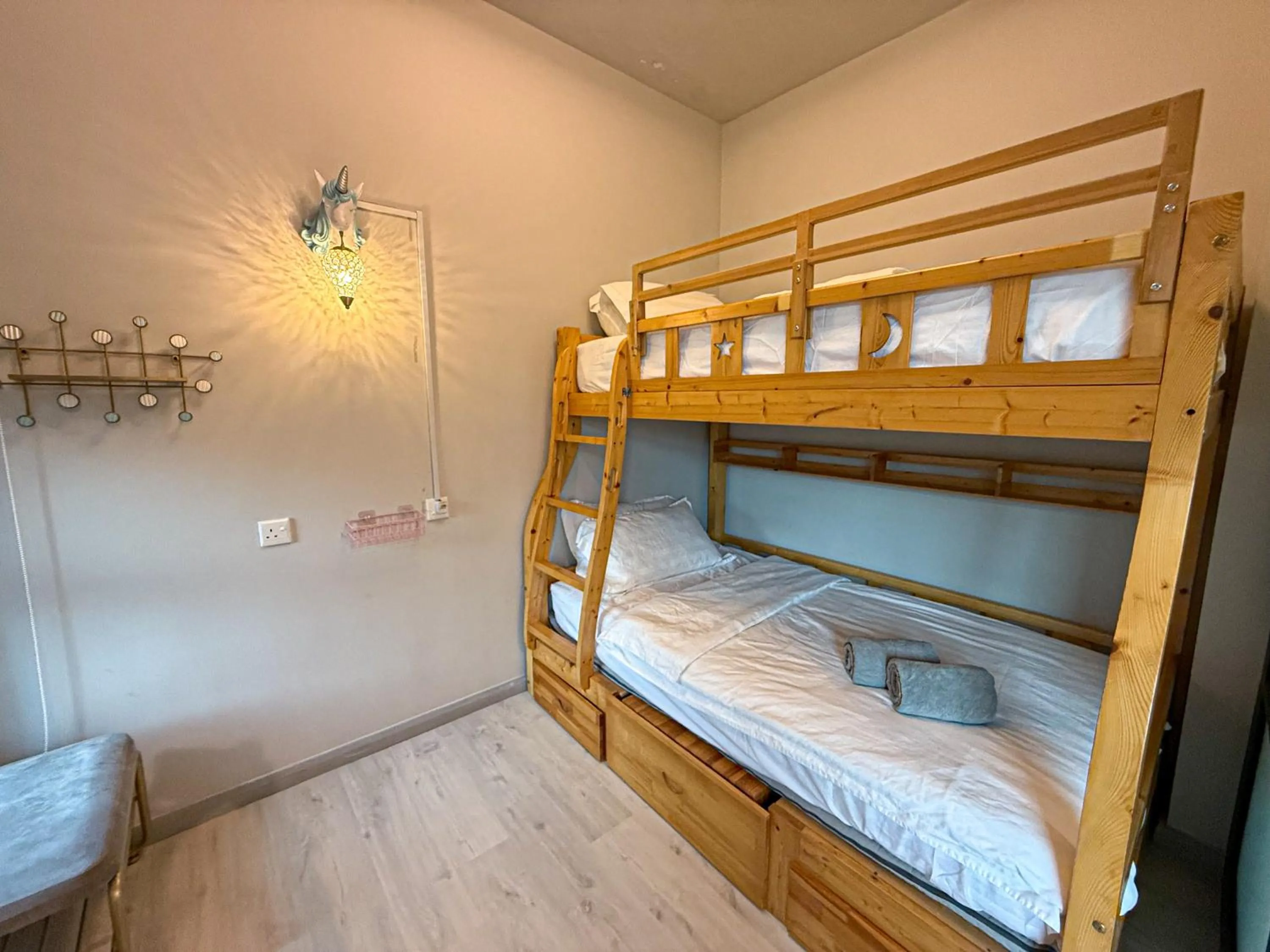 Bed in TF Sunset Ocean View Homestay - Jesselton Quay