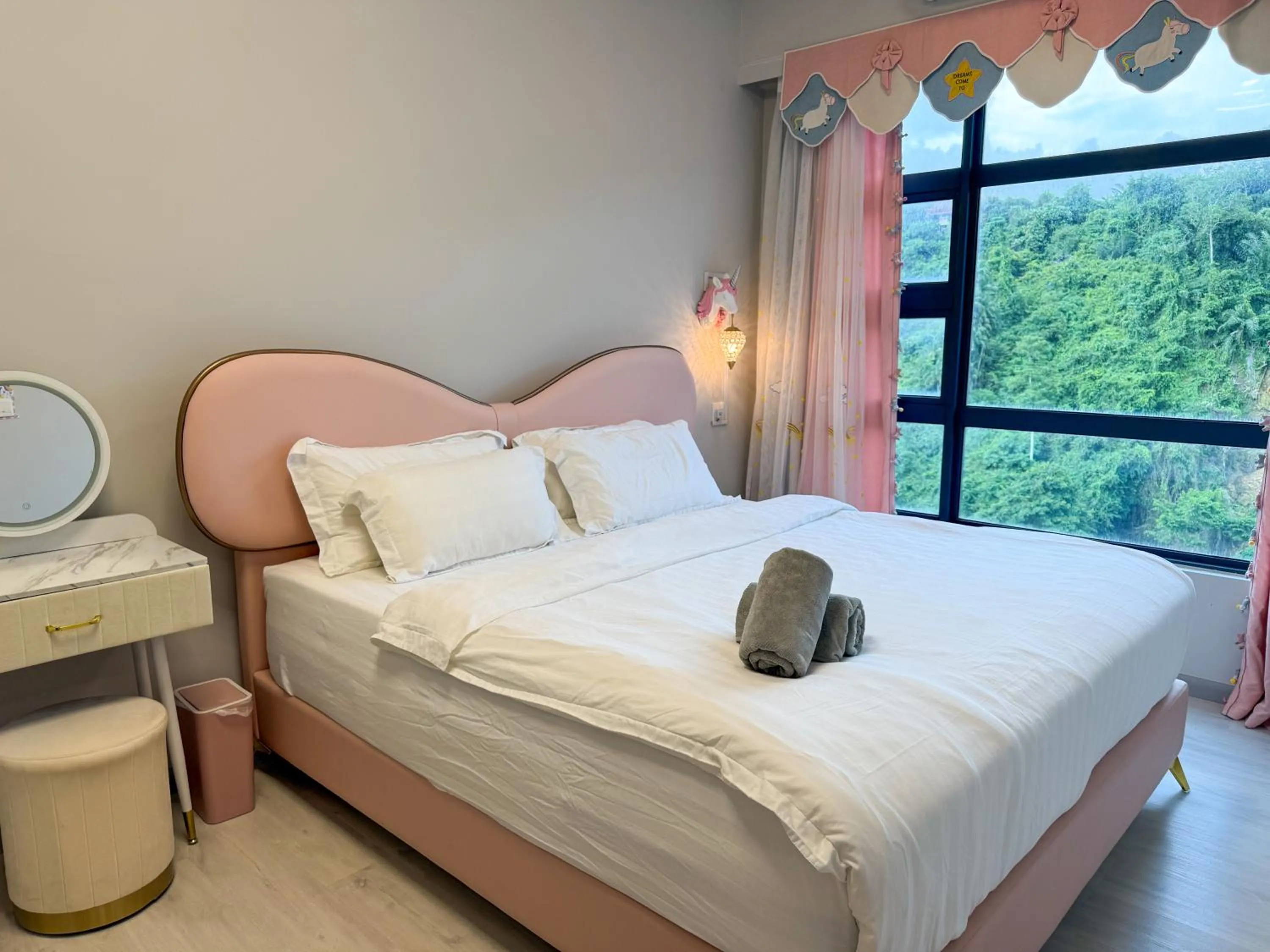 Bed in TF Sunset Ocean View Homestay - Jesselton Quay