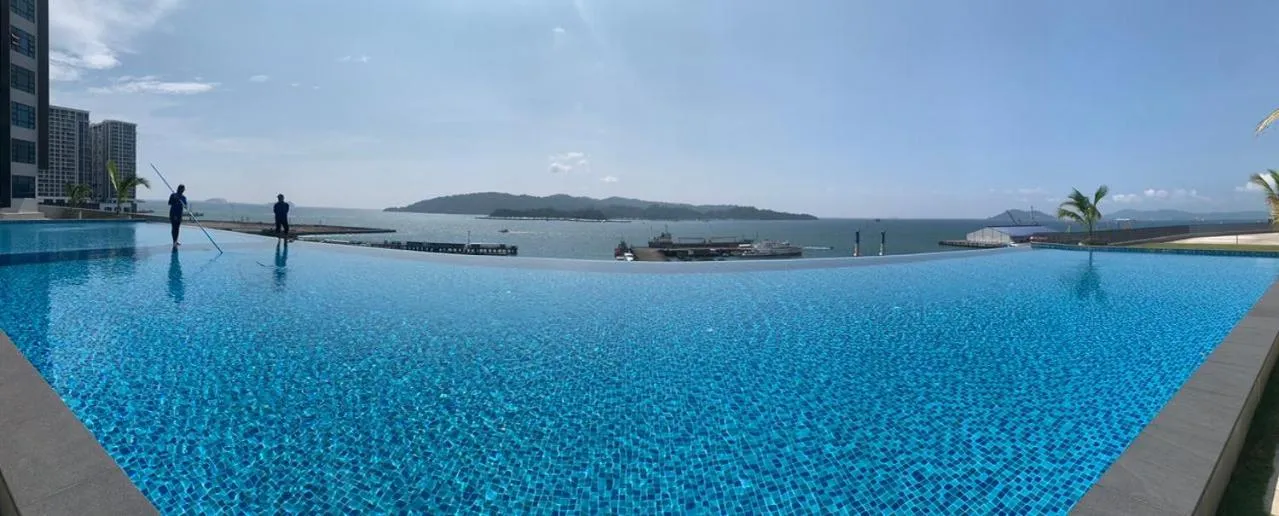 Swimming pool in TF Sunset Ocean View Homestay - Jesselton Quay