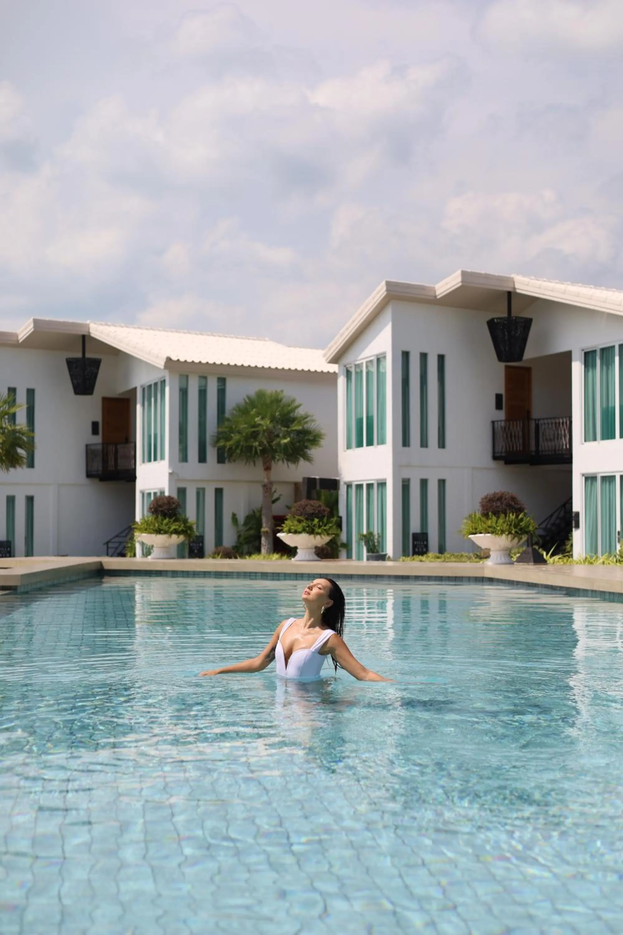 Swimming pool in Vannee Golden Sands Beachfront Resort
