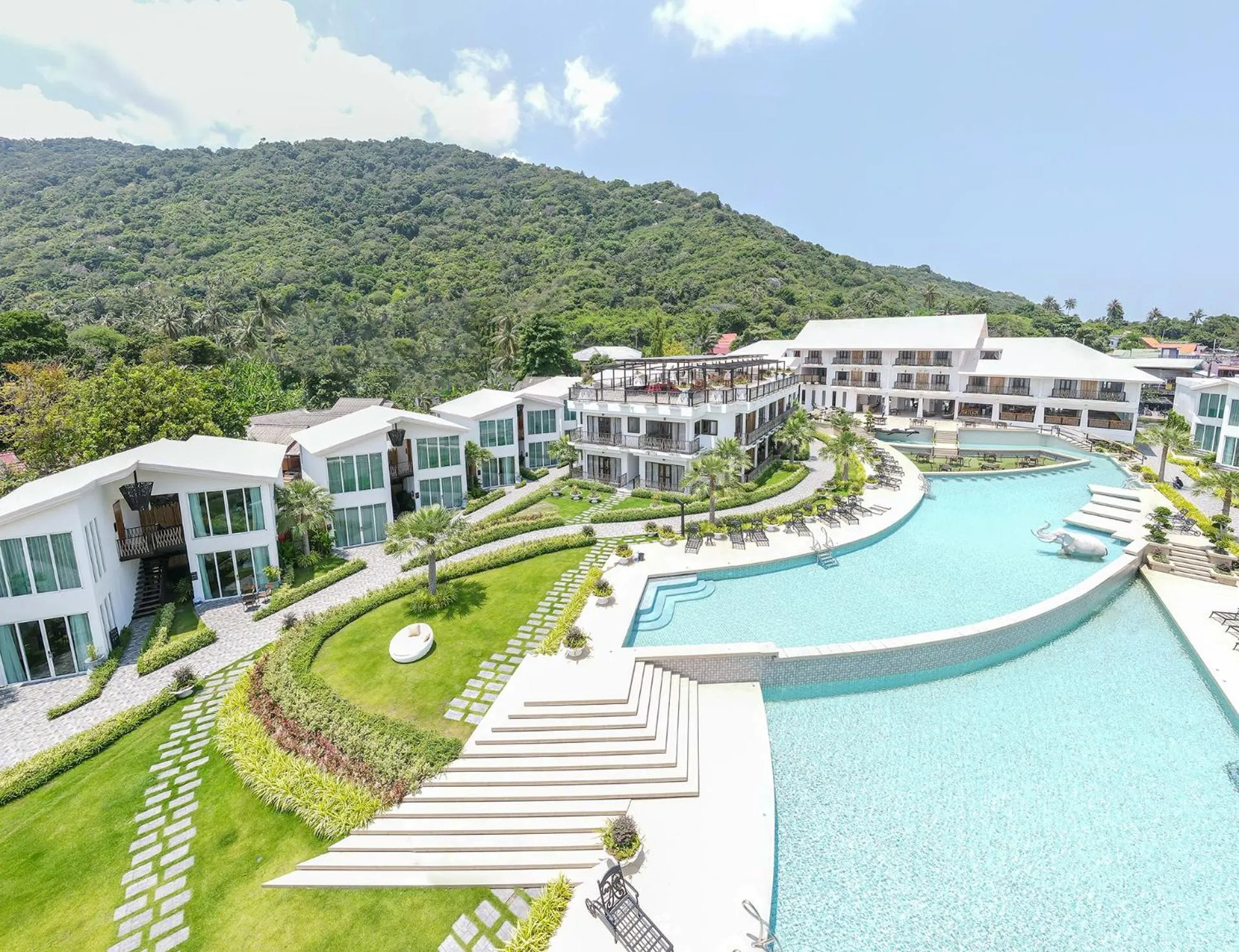 Property building in Vannee Golden Sands Beachfront Resort