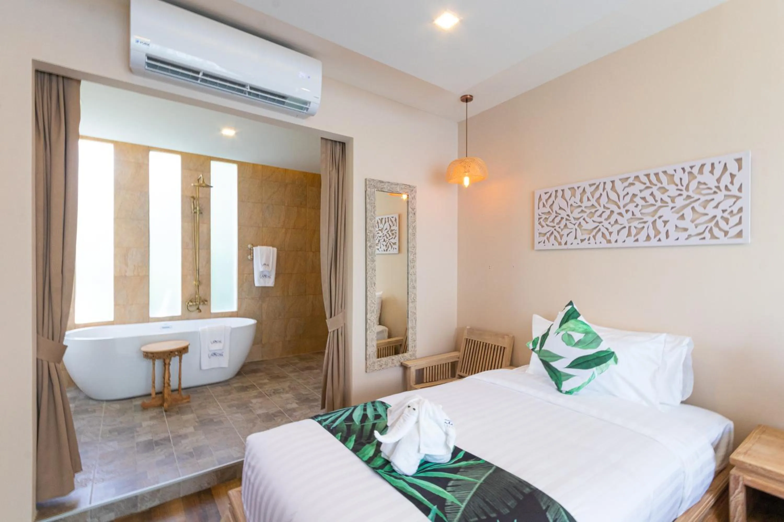 Bedroom, Bed in Vannee Golden Sands Beachfront Resort