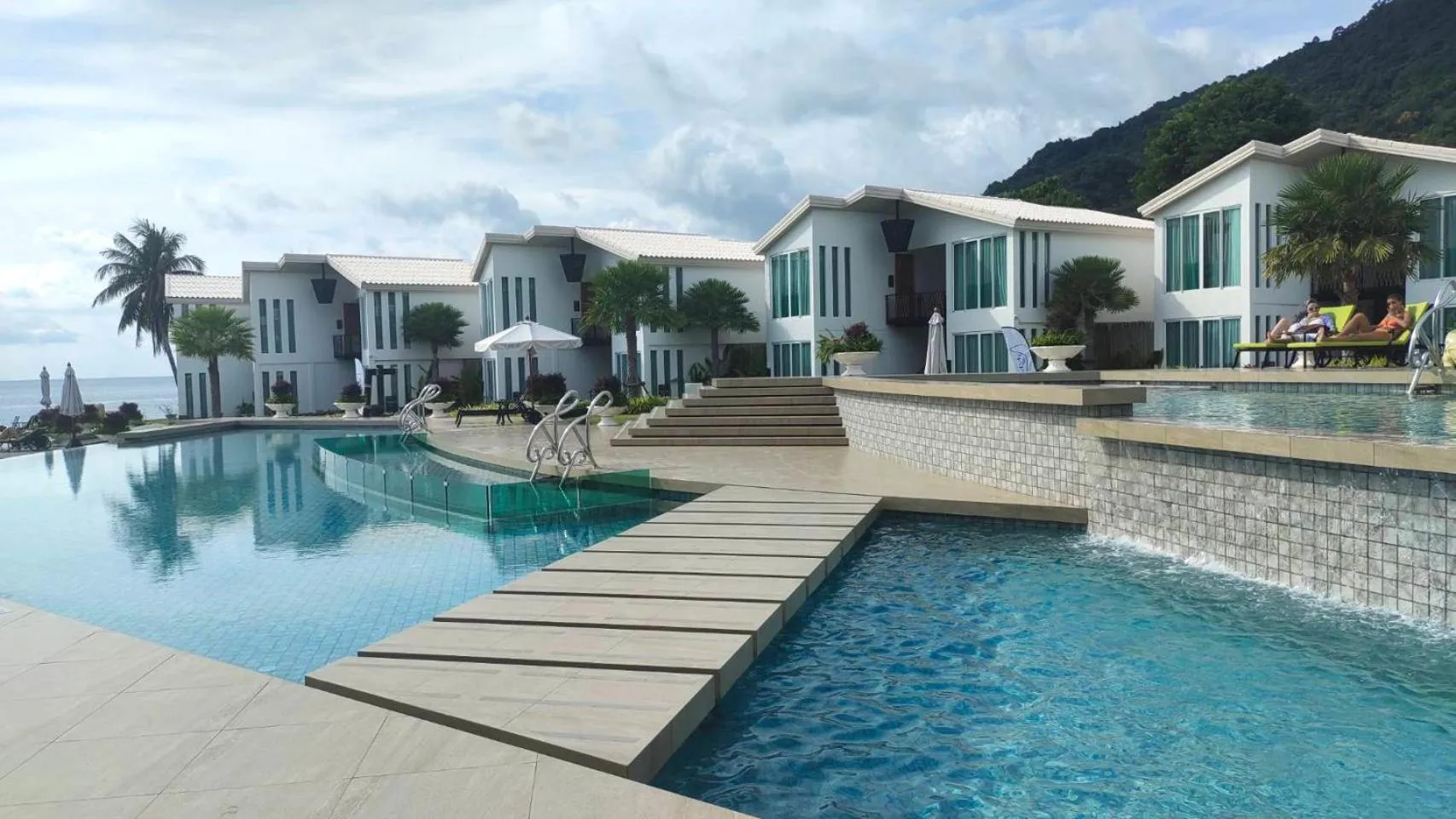 Swimming pool in Vannee Golden Sands Beachfront Resort