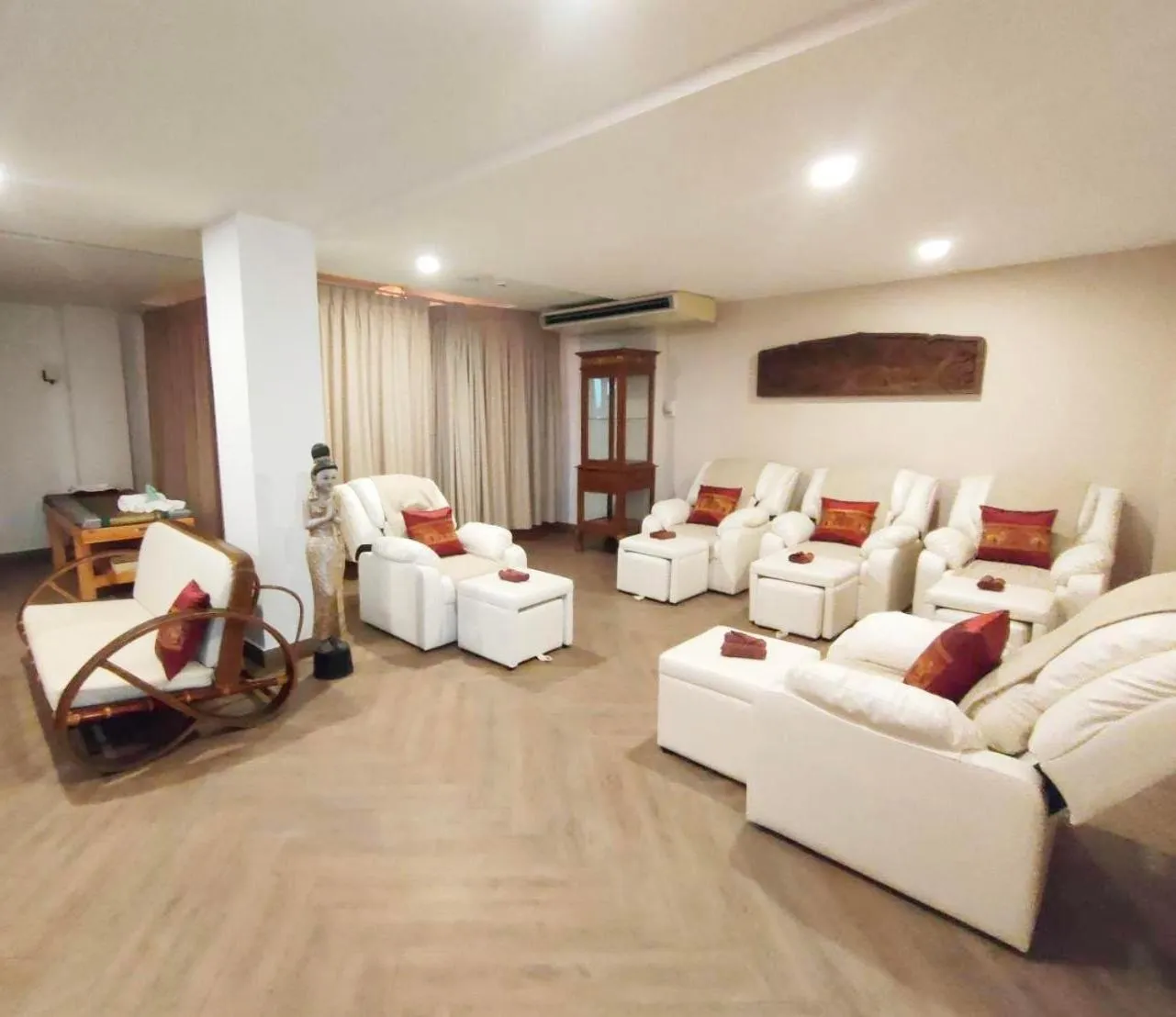 Massage, Bed in Vannee Golden Sands Beachfront Resort