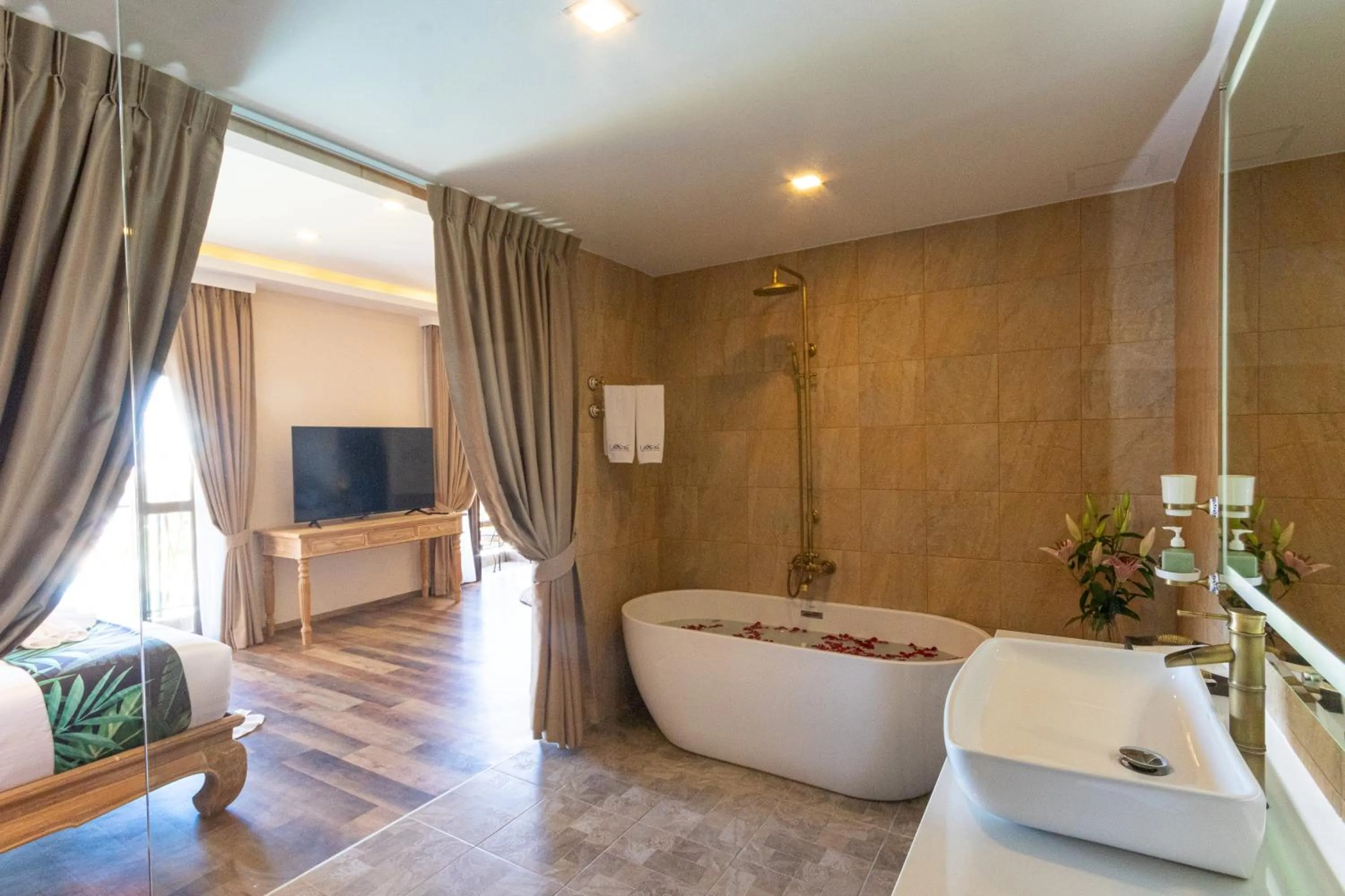 Bathroom in Vannee Golden Sands Beachfront Resort