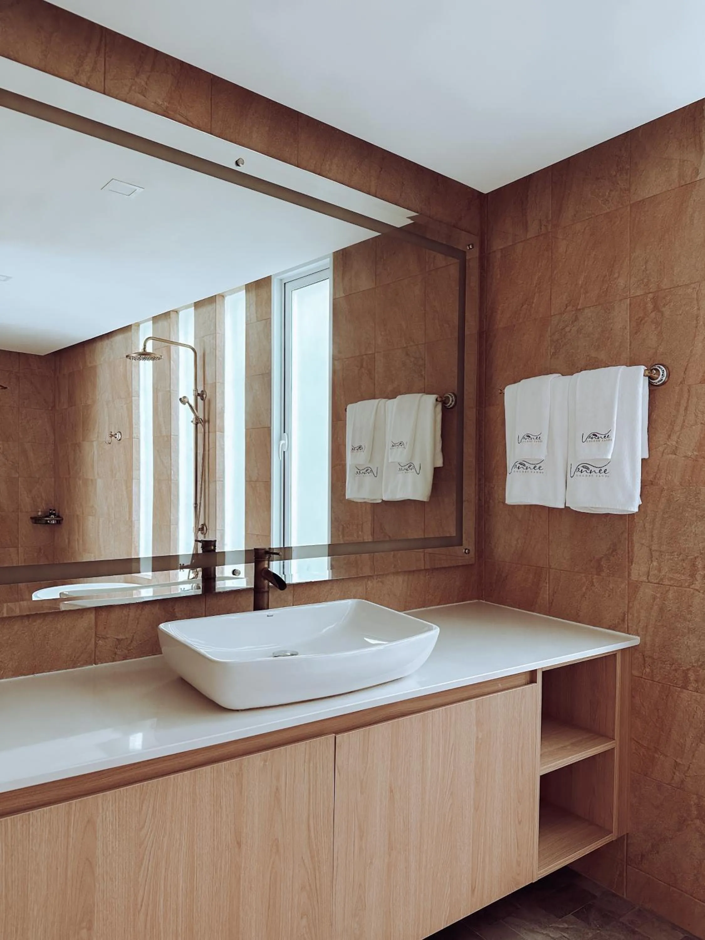 Bathroom in Vannee Golden Sands Beachfront Resort