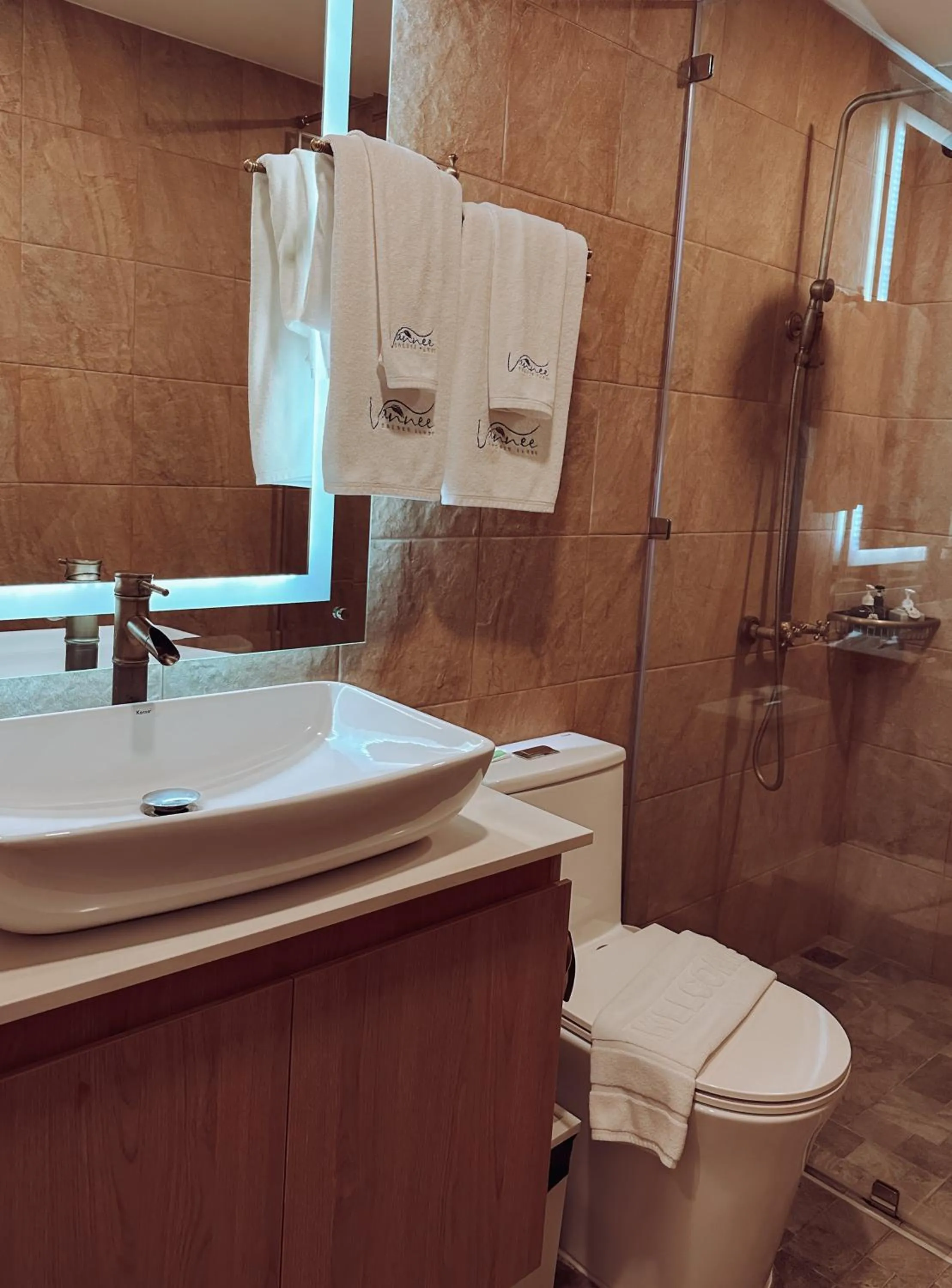 Bathroom in Vannee Golden Sands Beachfront Resort