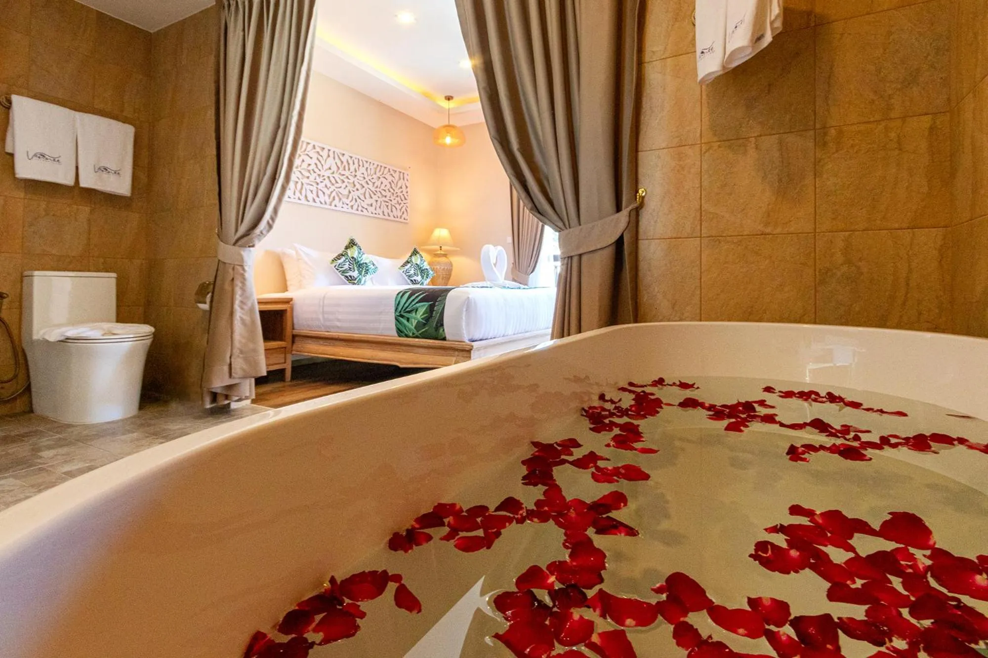 Bath in Vannee Golden Sands Beachfront Resort