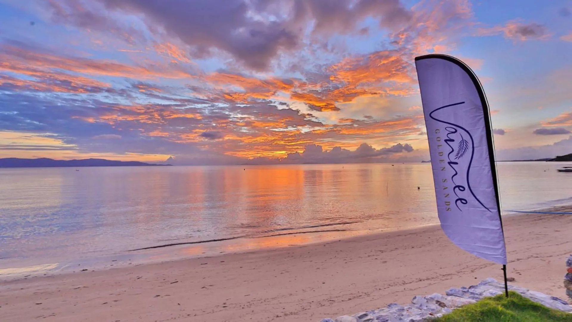 Beach in Vannee Golden Sands Beachfront Resort