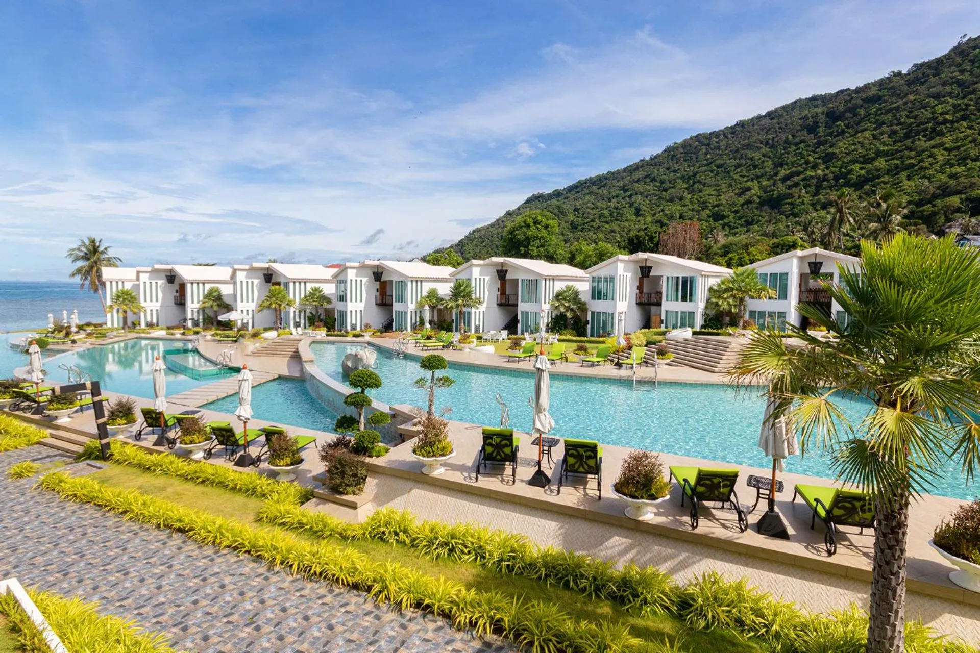 Property building in Vannee Golden Sands Beachfront Resort