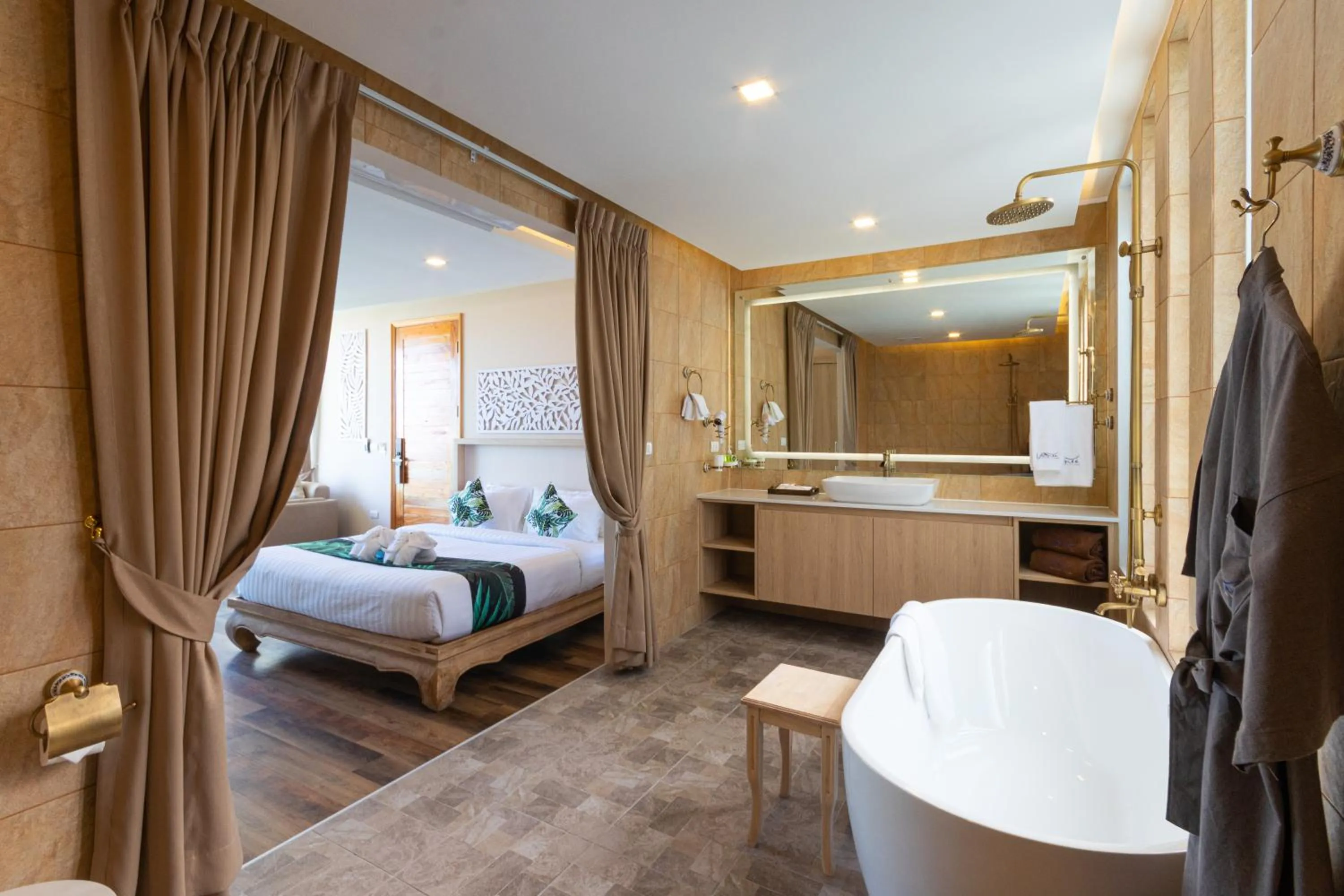 Bath, Bed in Vannee Golden Sands Beachfront Resort
