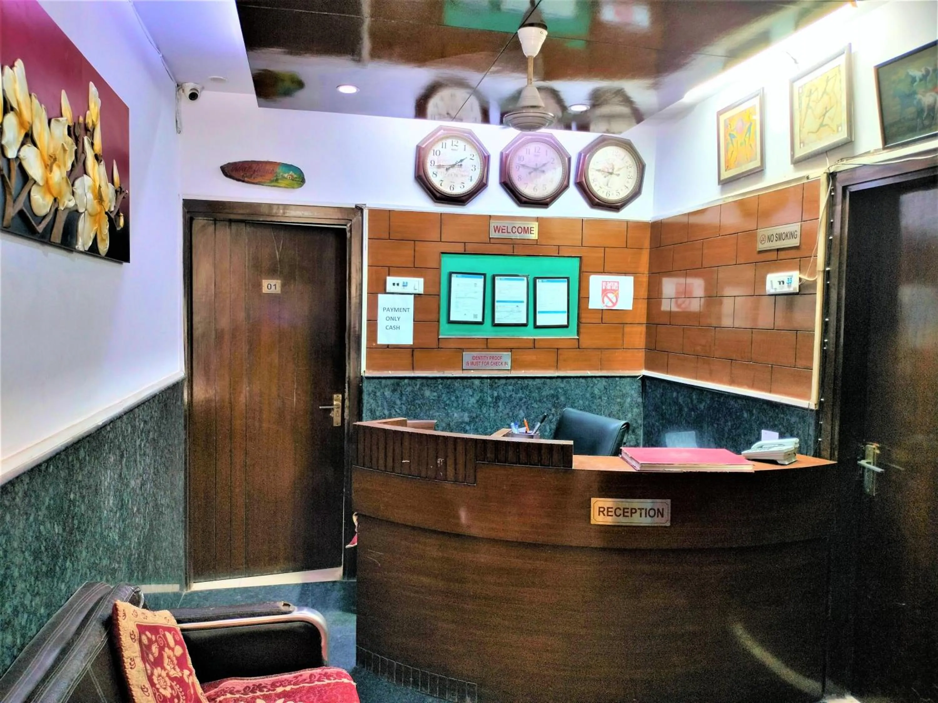 Lobby or reception in Hotel White Palace,Nizamuddin Railway Station