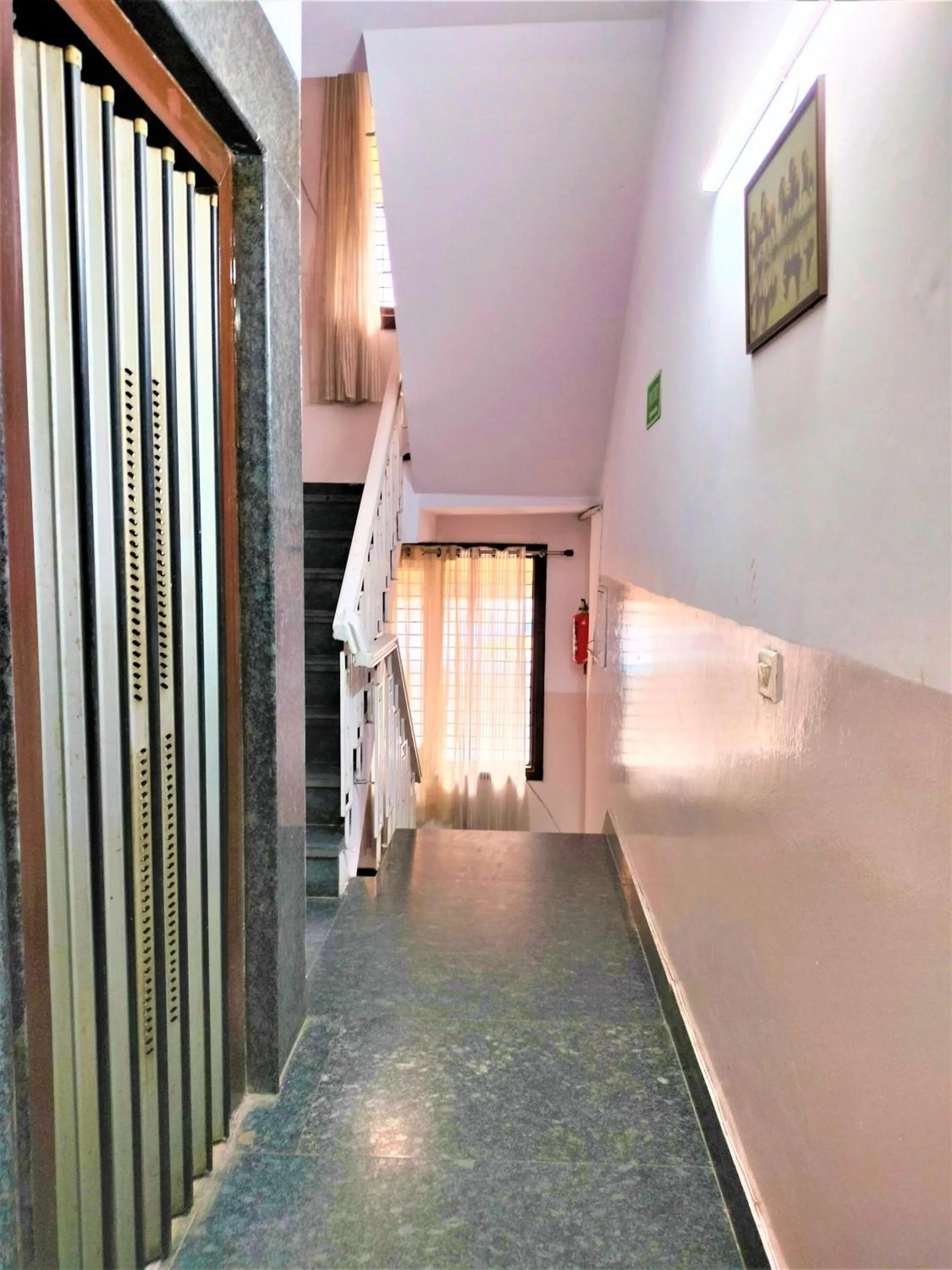 elevator, Bed in Hotel White Palace,Nizamuddin Railway Station