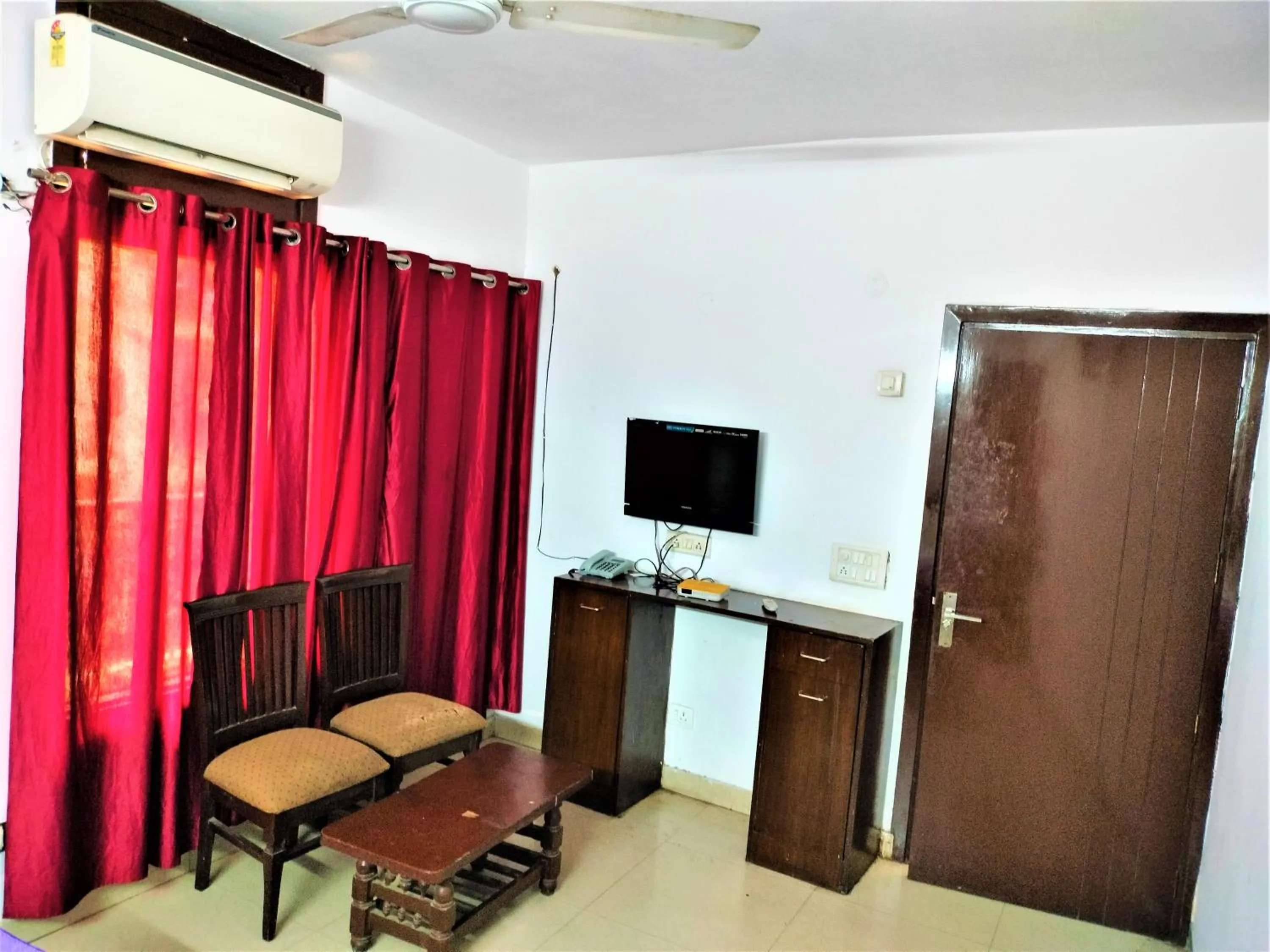 TV and multimedia in Hotel White Palace,Nizamuddin Railway Station