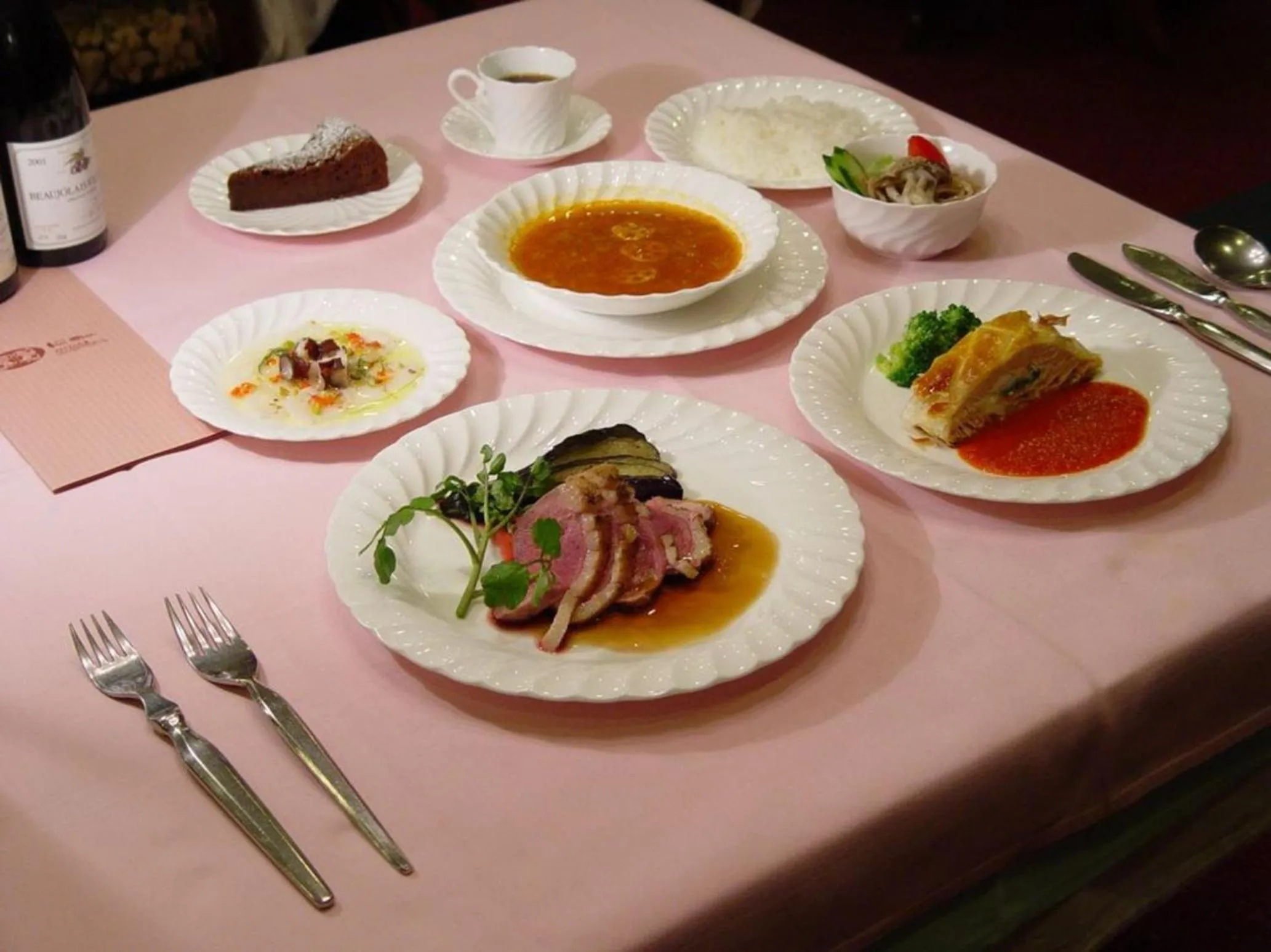 Food and drinks in Petit Hotel Shitaka