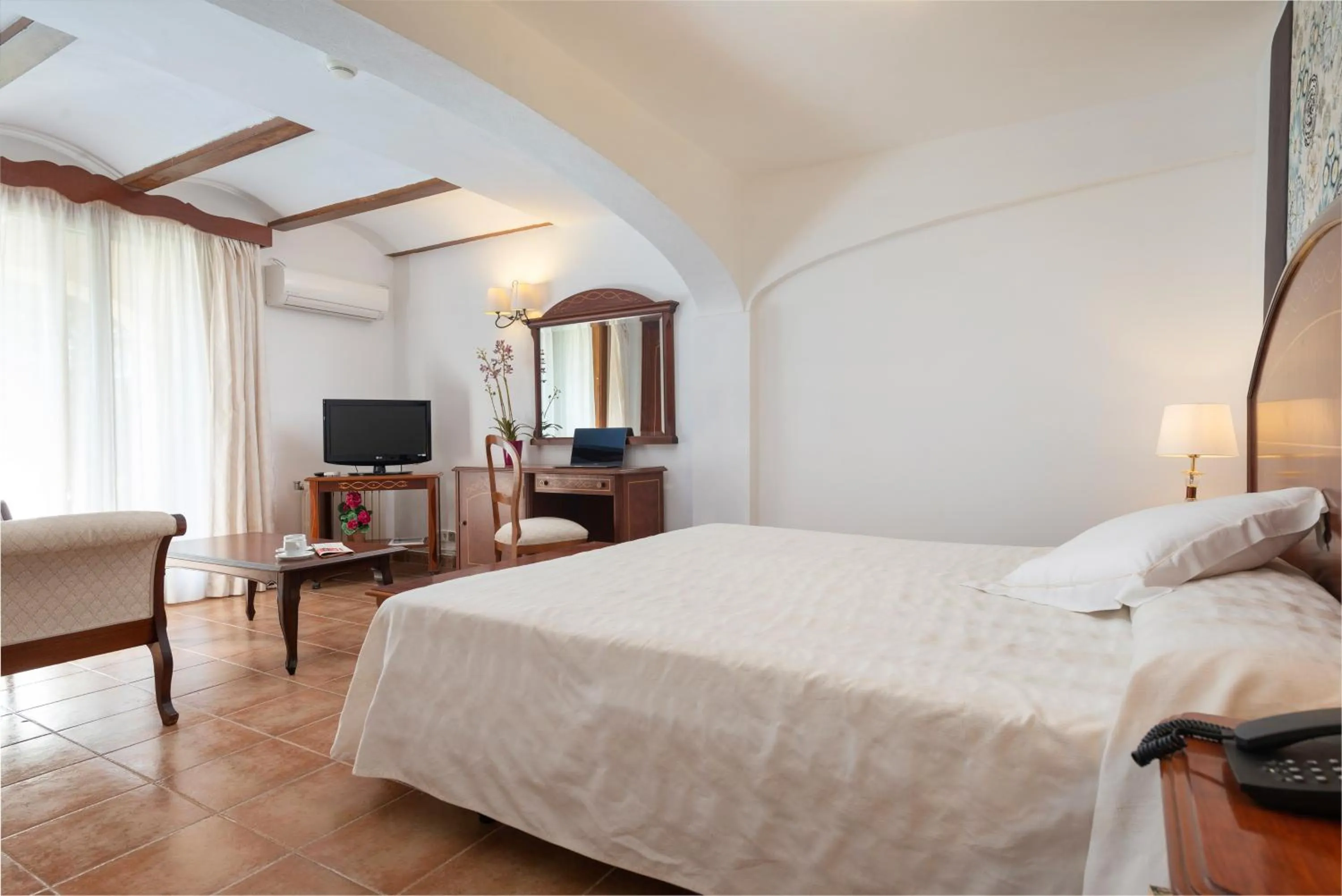 Photo of the whole room, Bed in Monnaber Nou Finca Hotel & Spa