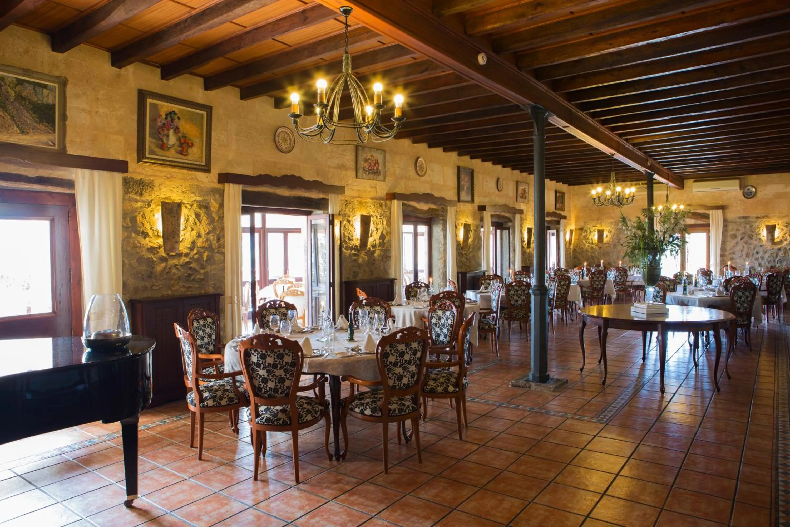 Restaurant/places to eat in Monnaber Nou Finca Hotel & Spa