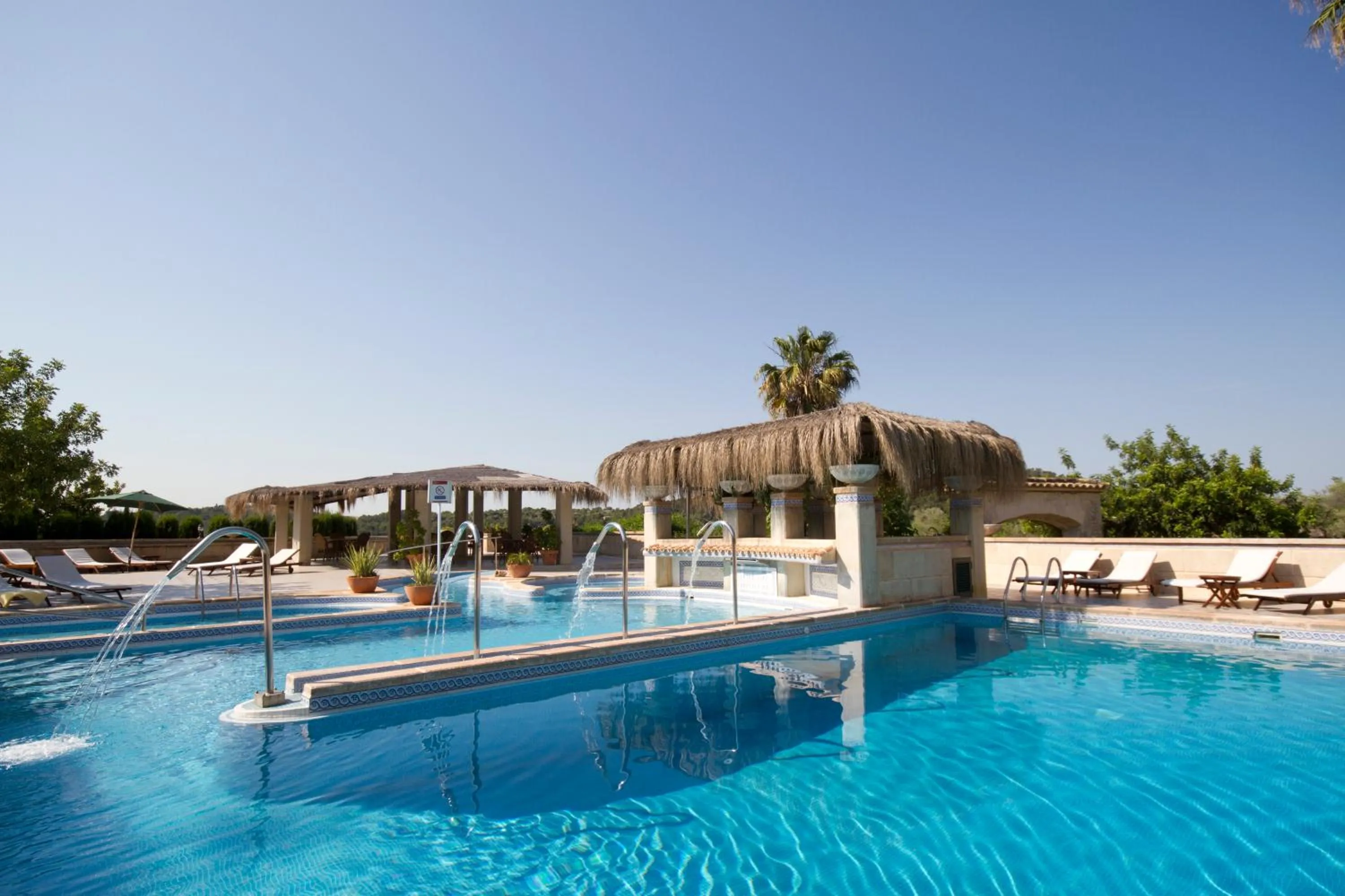 Swimming pool in Monnaber Nou Finca Hotel & Spa