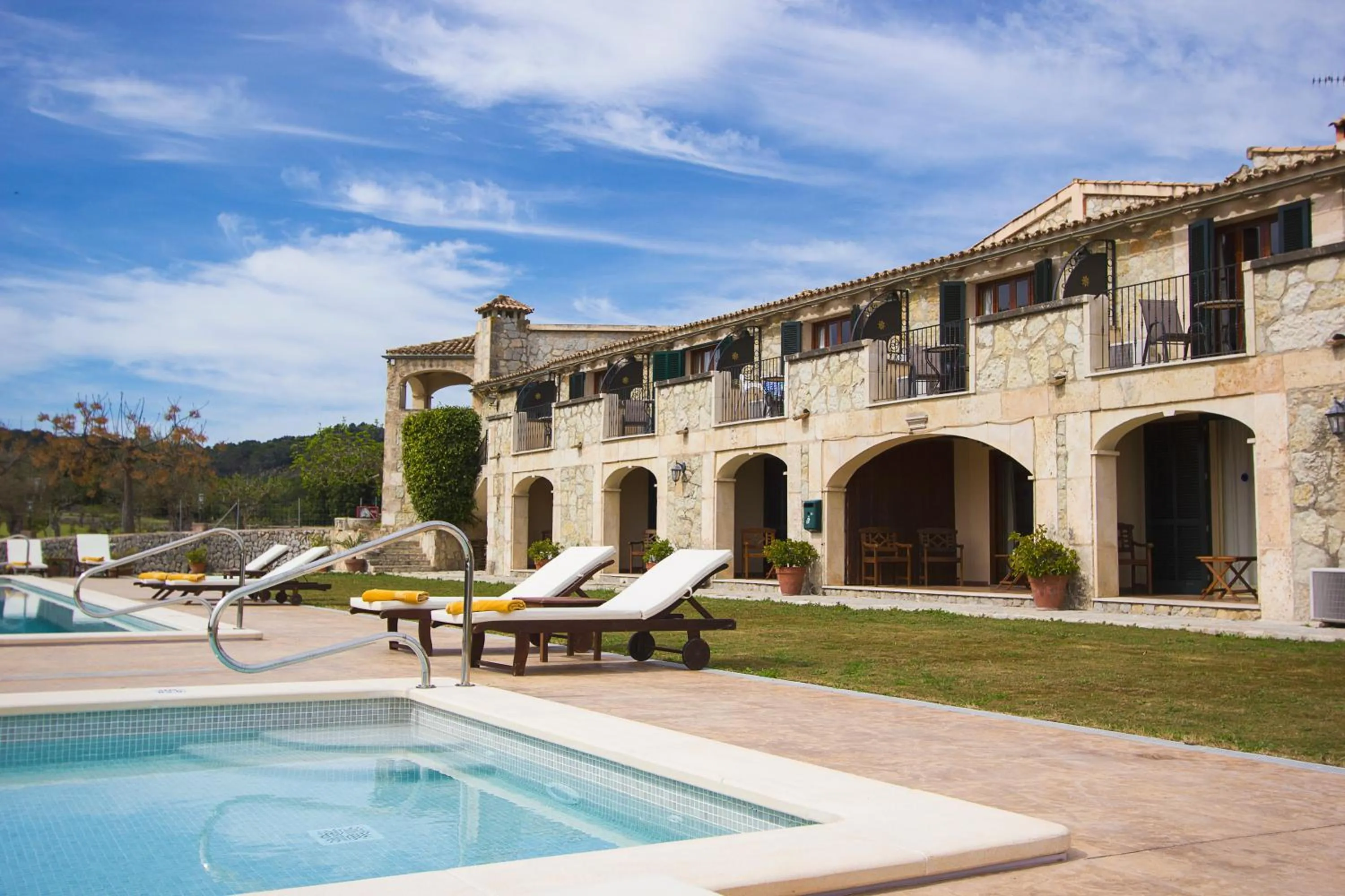 Swimming pool in Monnaber Nou Finca Hotel & Spa