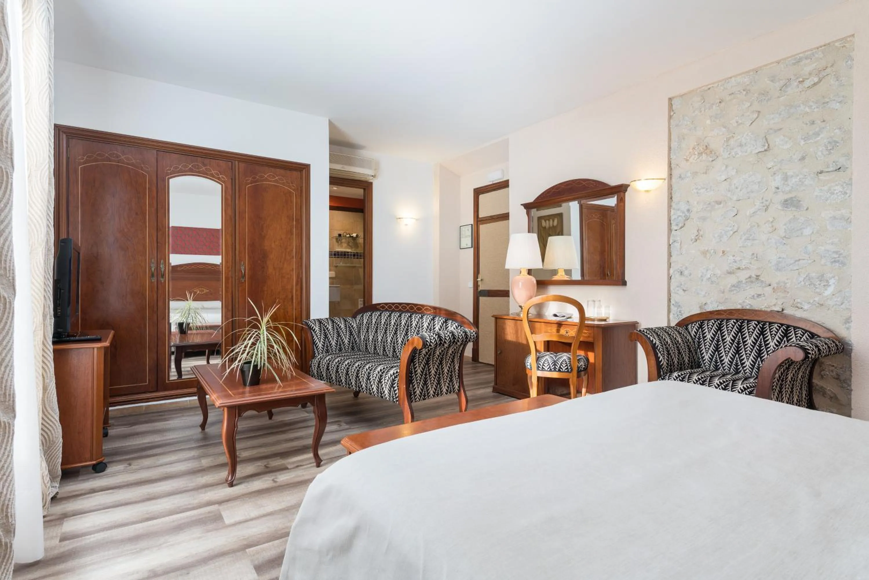 Seating area, Bed in Monnaber Nou Finca Hotel & Spa