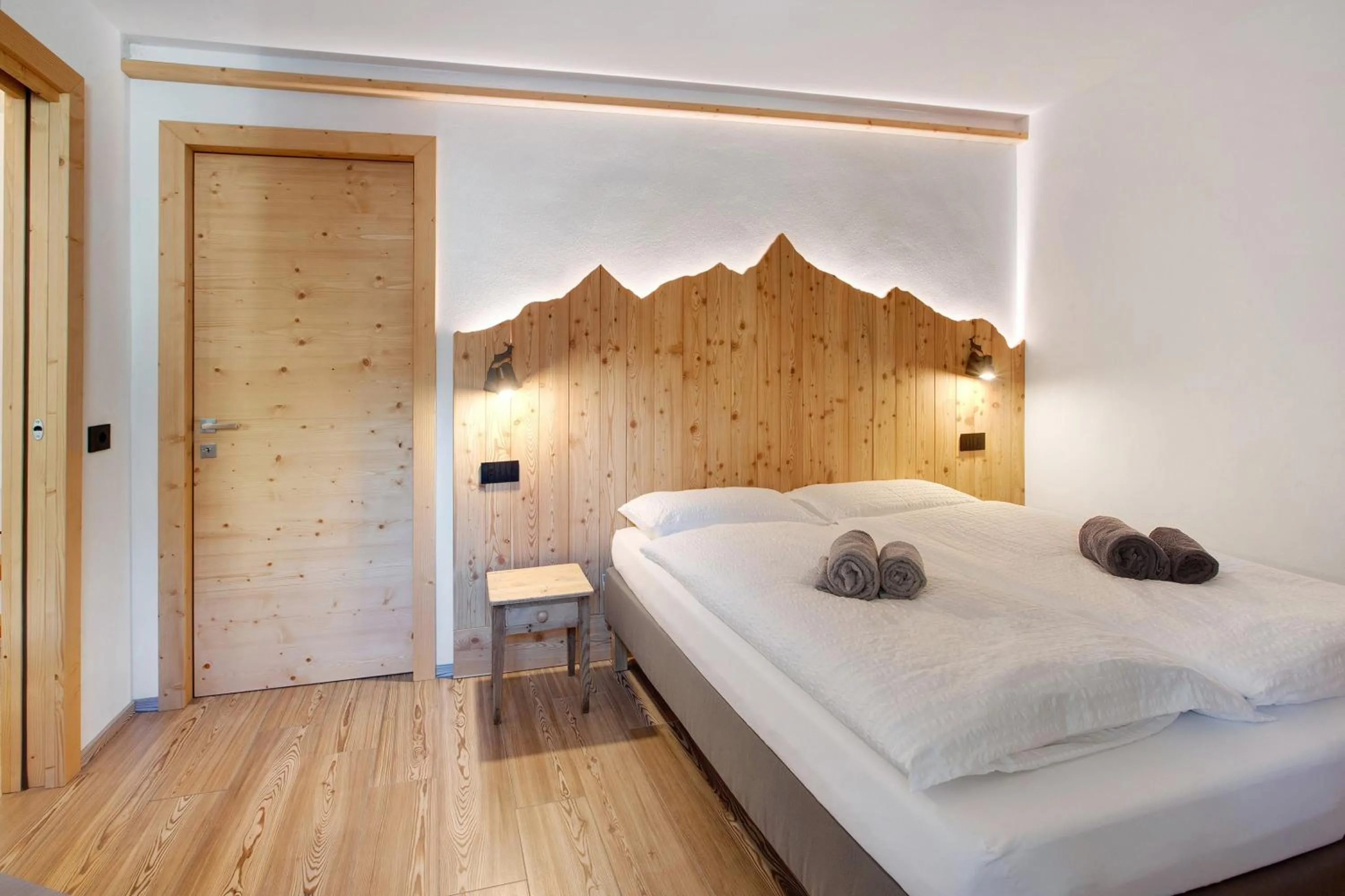 Living room, Bed in Olympic Chalet 11